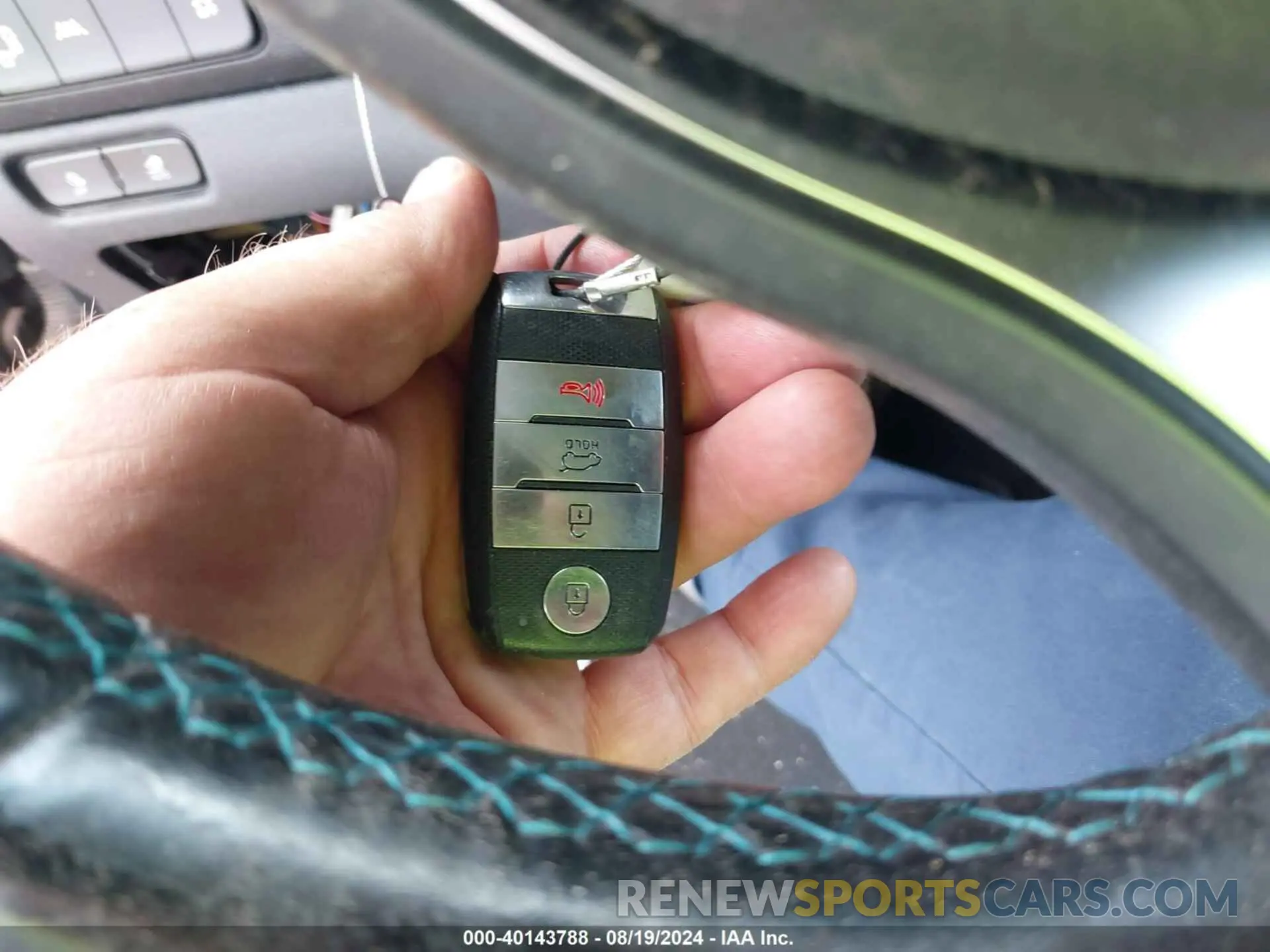 11 Photograph of a damaged car KNDCE3LG9L5071276 KIA NIRO EV 2020