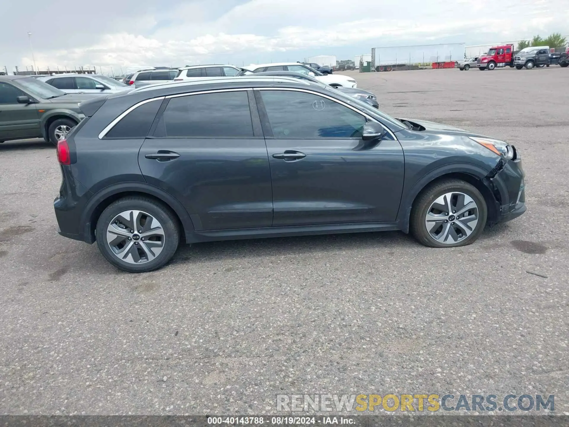 13 Photograph of a damaged car KNDCE3LG9L5071276 KIA NIRO EV 2020