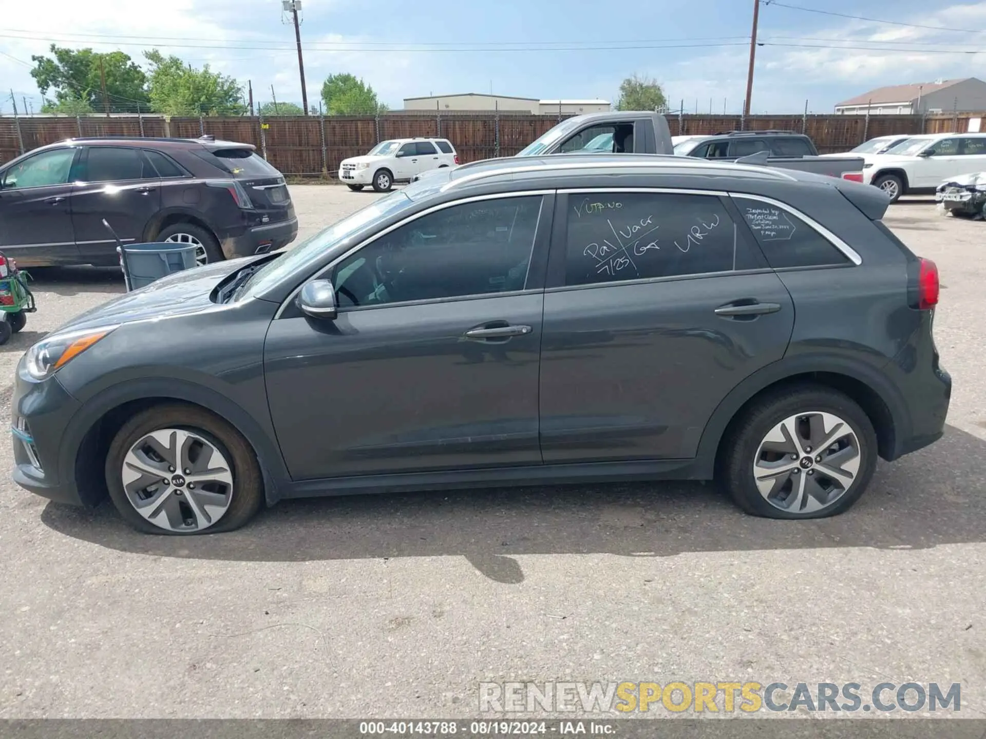 14 Photograph of a damaged car KNDCE3LG9L5071276 KIA NIRO EV 2020