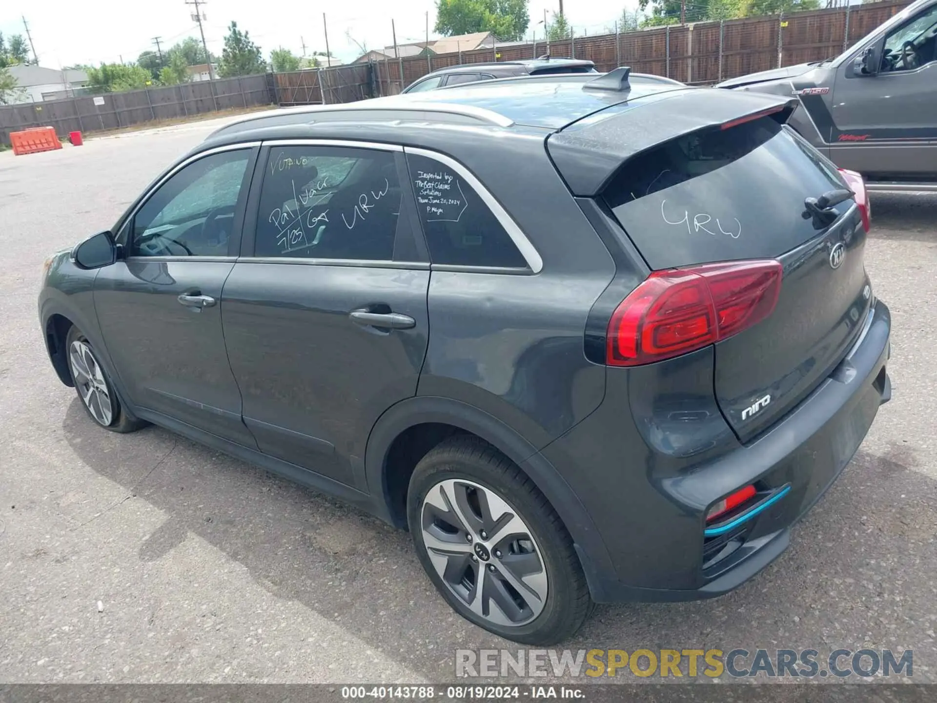 3 Photograph of a damaged car KNDCE3LG9L5071276 KIA NIRO EV 2020