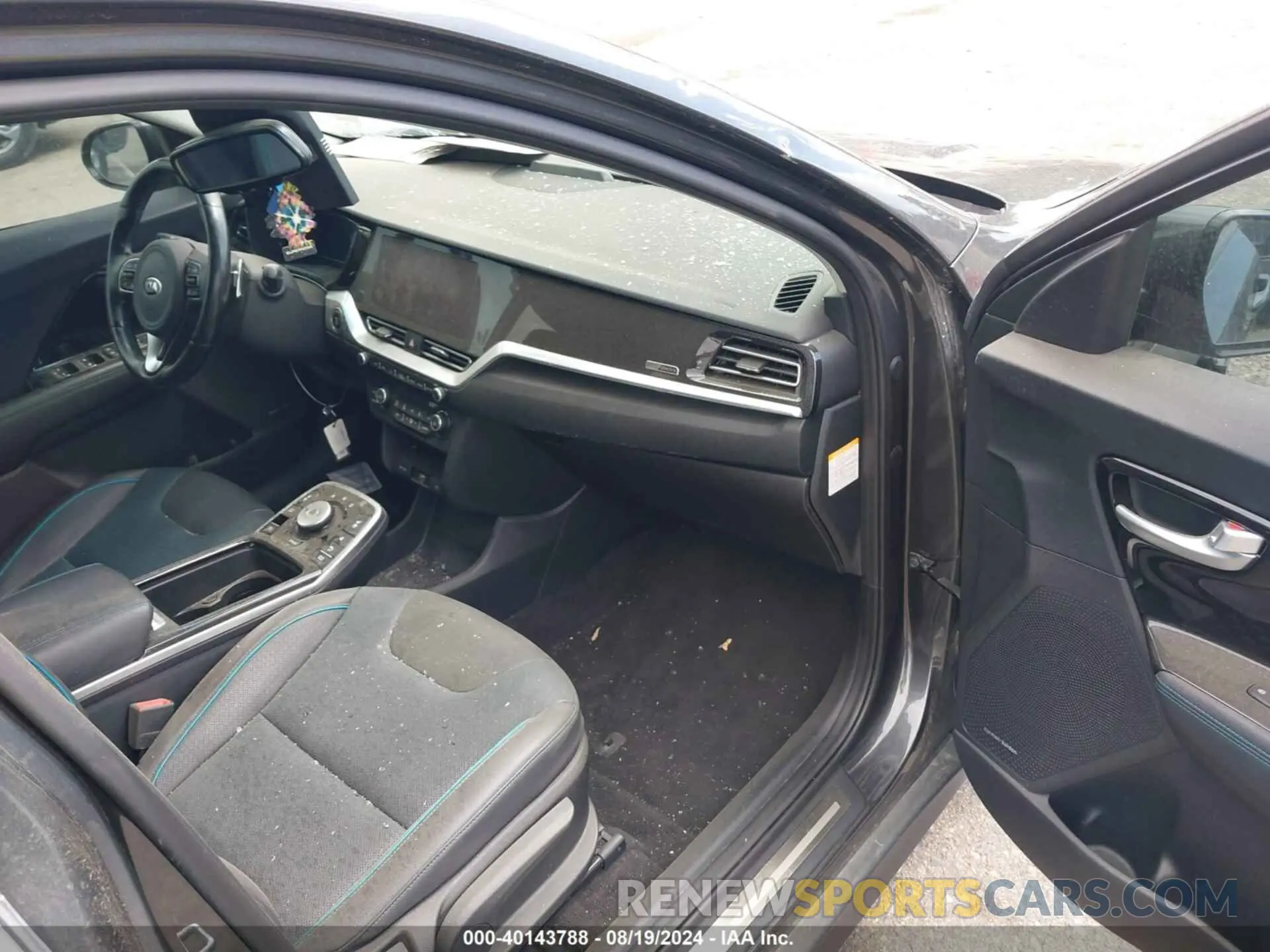 5 Photograph of a damaged car KNDCE3LG9L5071276 KIA NIRO EV 2020