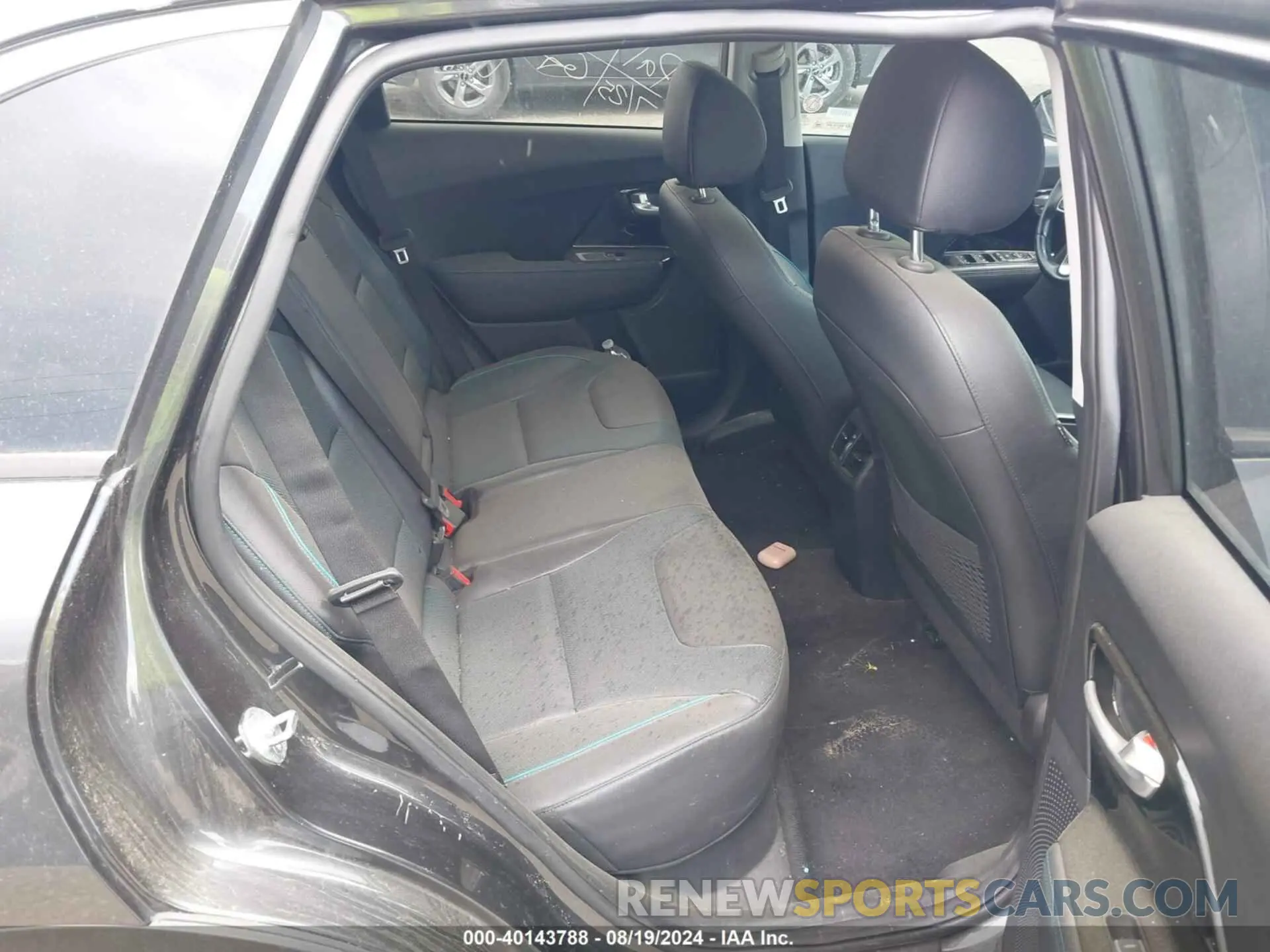8 Photograph of a damaged car KNDCE3LG9L5071276 KIA NIRO EV 2020