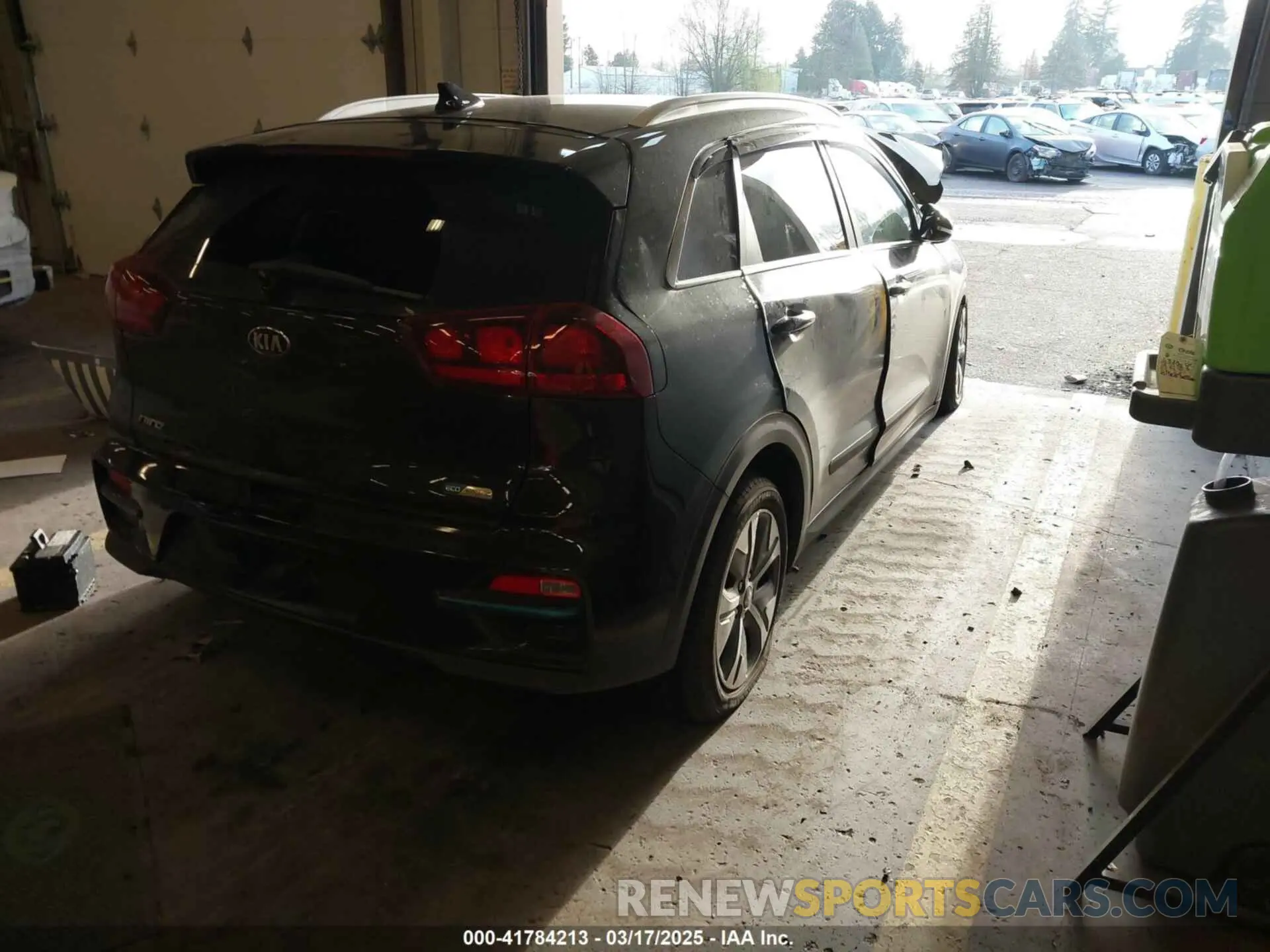 4 Photograph of a damaged car KNDCC3LG7M5098807 KIA NIRO EV 2021