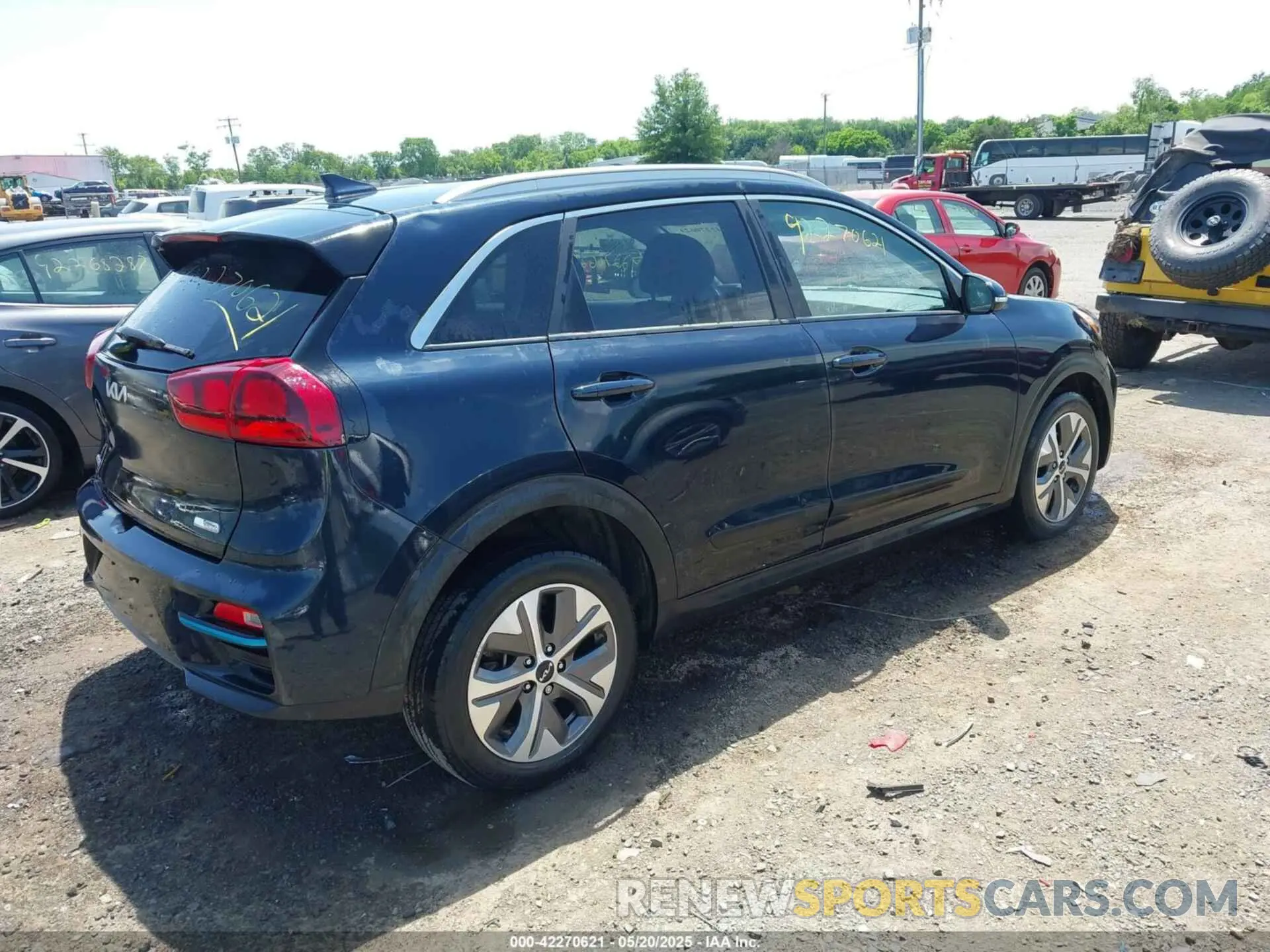 4 Photograph of a damaged car KNDCC3LG0N5121880 KIA NIRO EV 2022