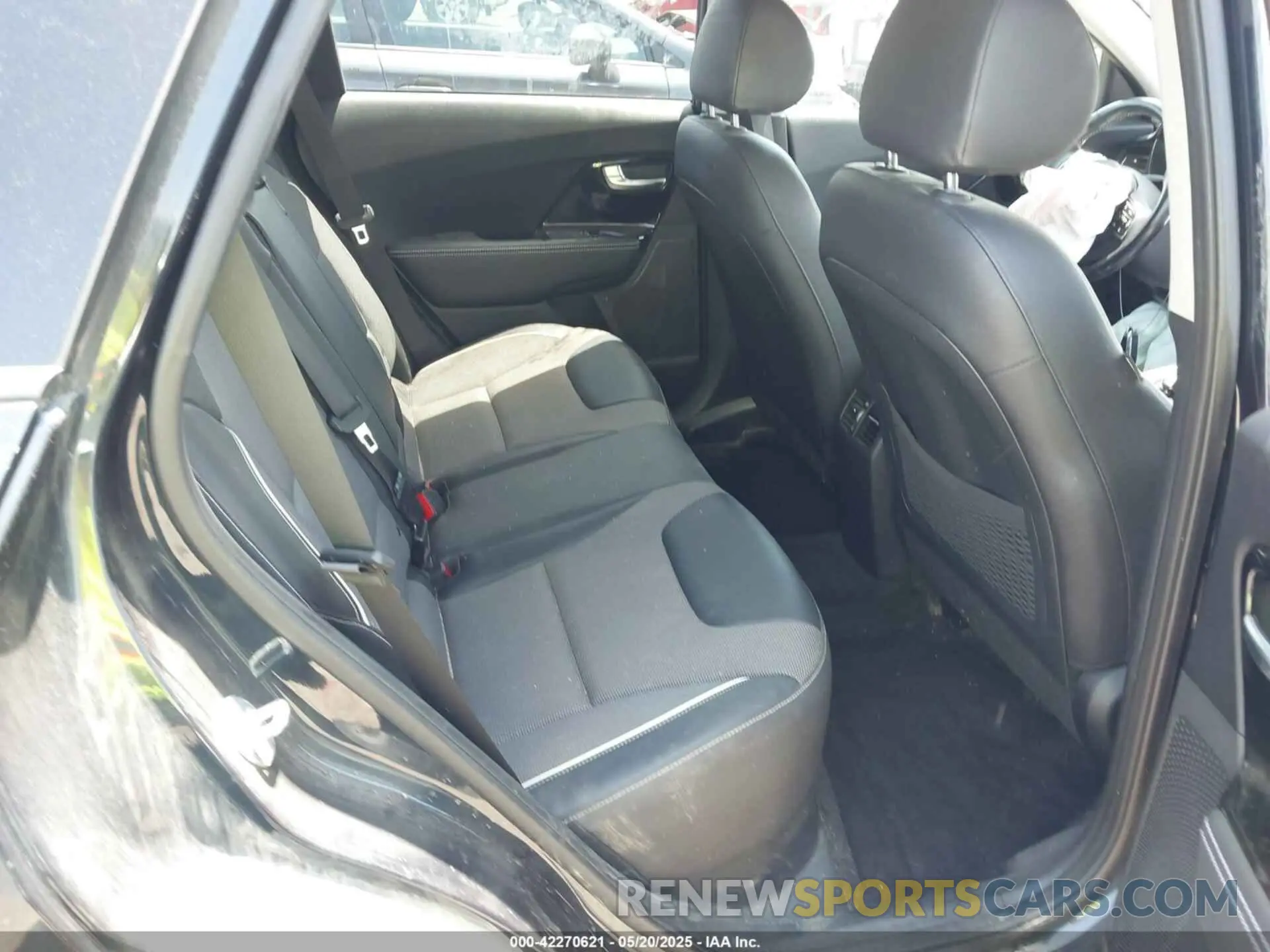 8 Photograph of a damaged car KNDCC3LG0N5121880 KIA NIRO EV 2022