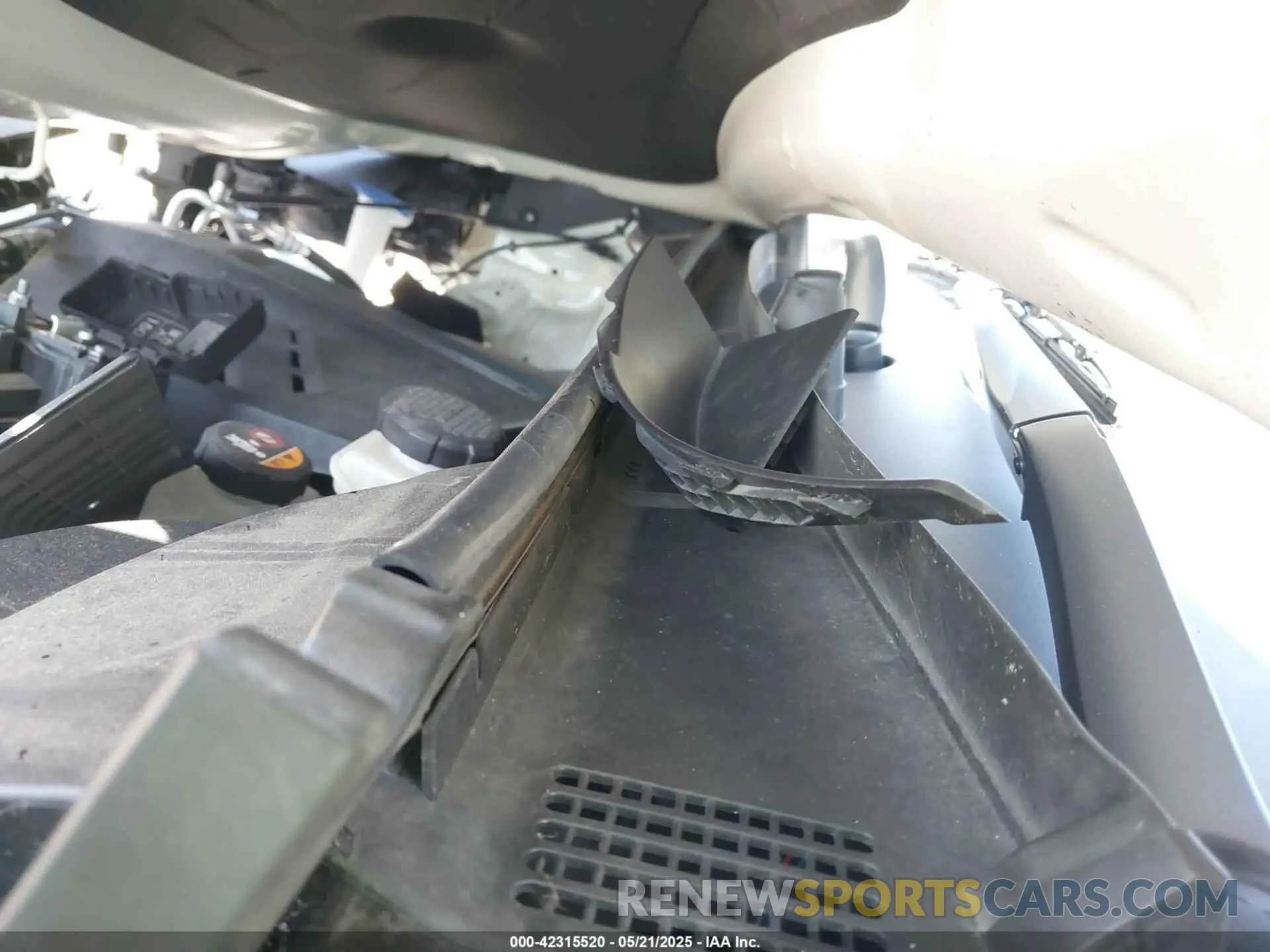 10 Photograph of a damaged car KNDCC3LG0N5129624 KIA NIRO EV 2022