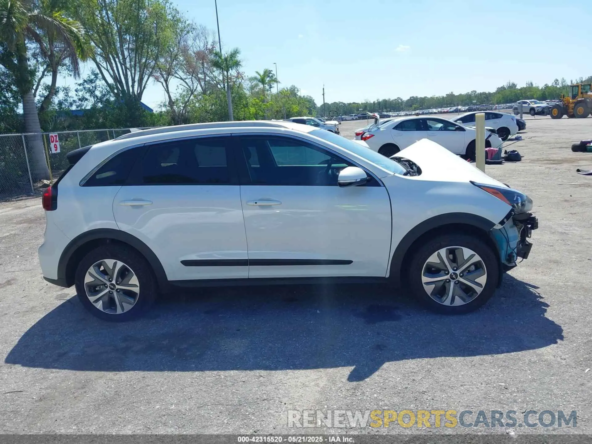 14 Photograph of a damaged car KNDCC3LG0N5129624 KIA NIRO EV 2022