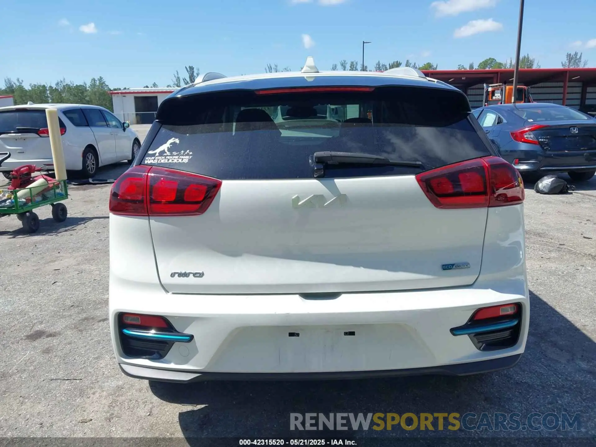 17 Photograph of a damaged car KNDCC3LG0N5129624 KIA NIRO EV 2022