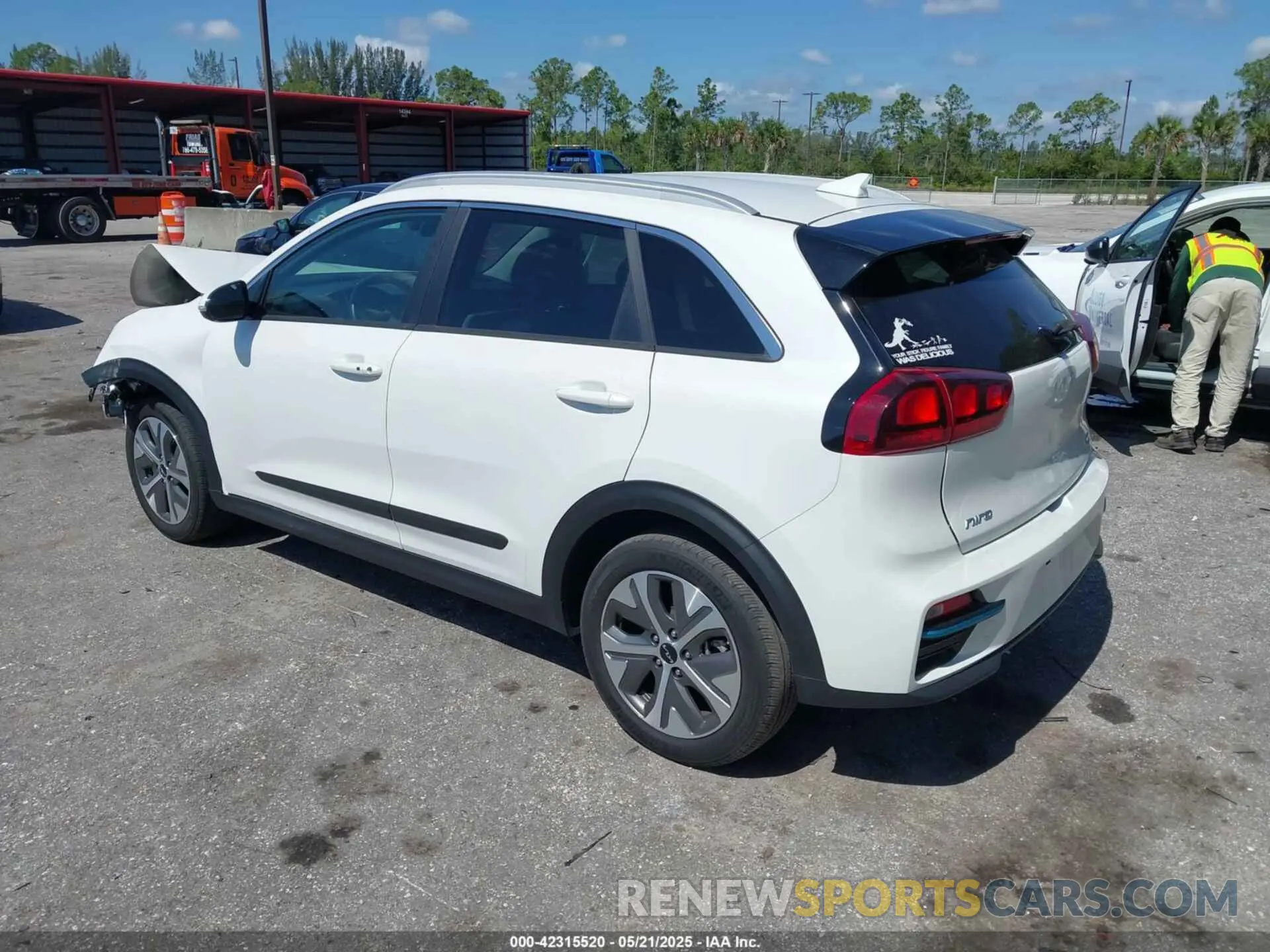 3 Photograph of a damaged car KNDCC3LG0N5129624 KIA NIRO EV 2022
