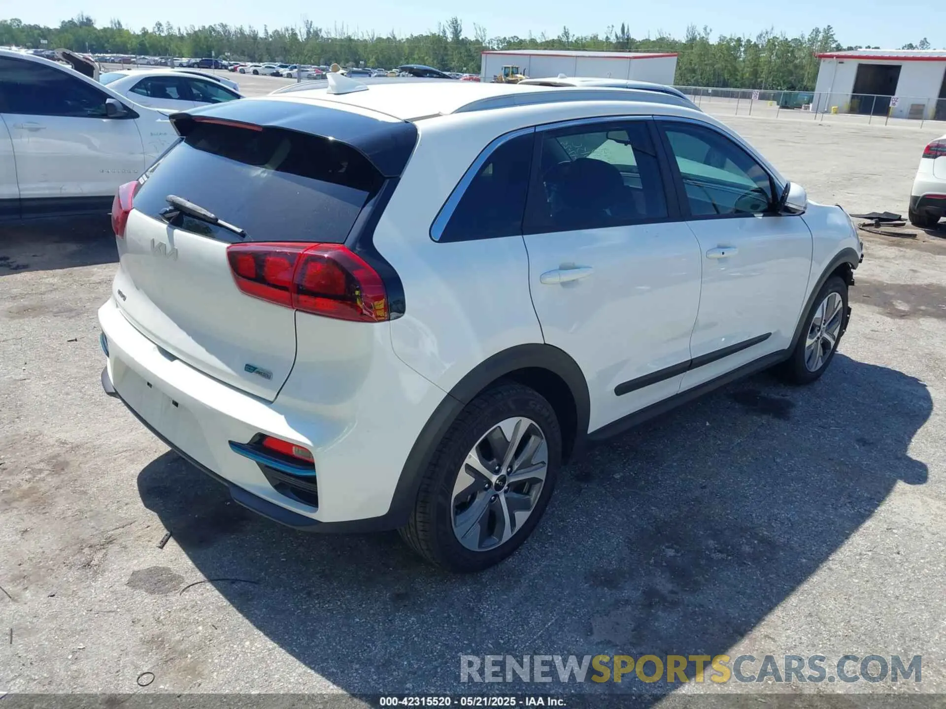 4 Photograph of a damaged car KNDCC3LG0N5129624 KIA NIRO EV 2022