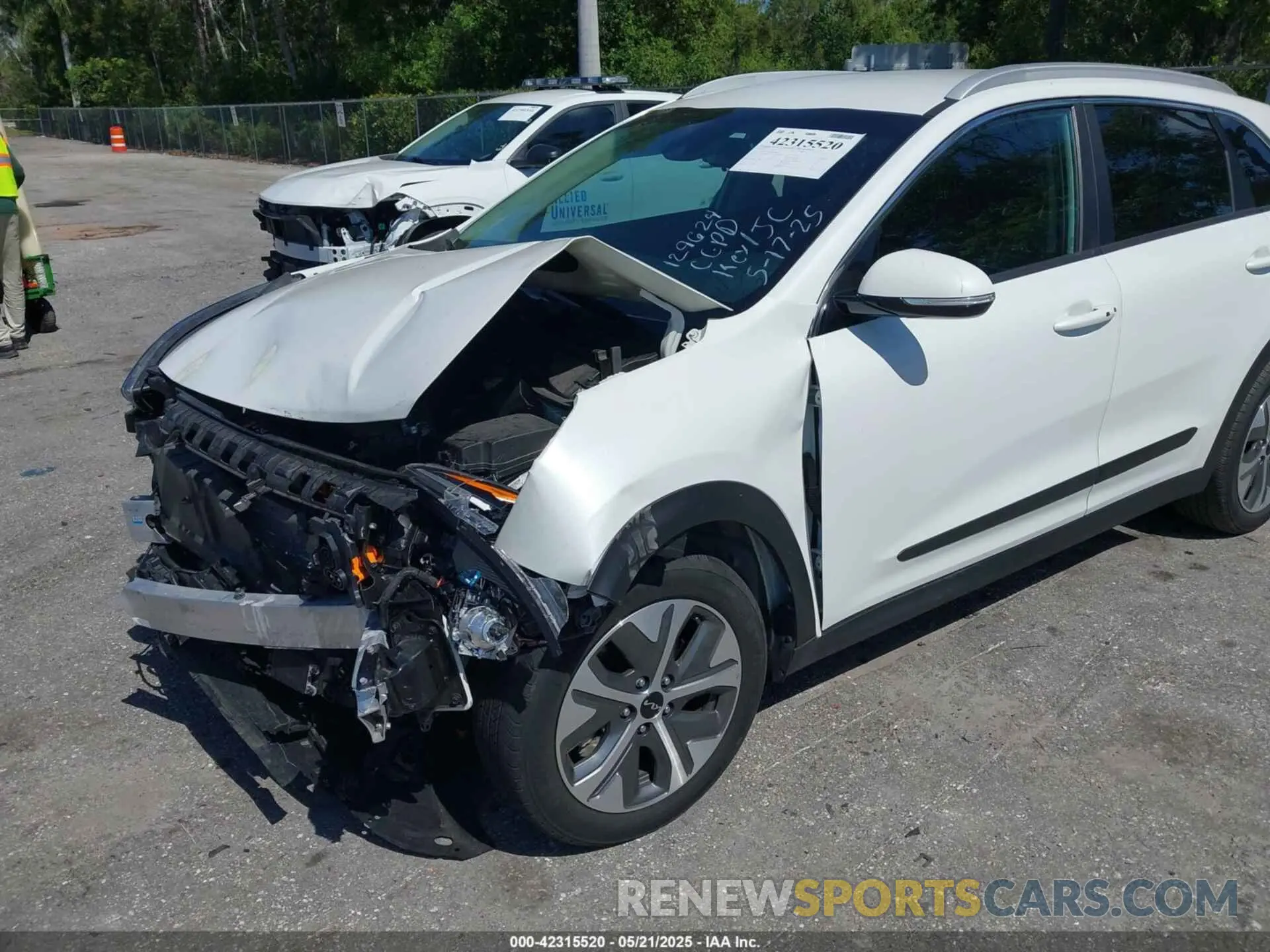 6 Photograph of a damaged car KNDCC3LG0N5129624 KIA NIRO EV 2022