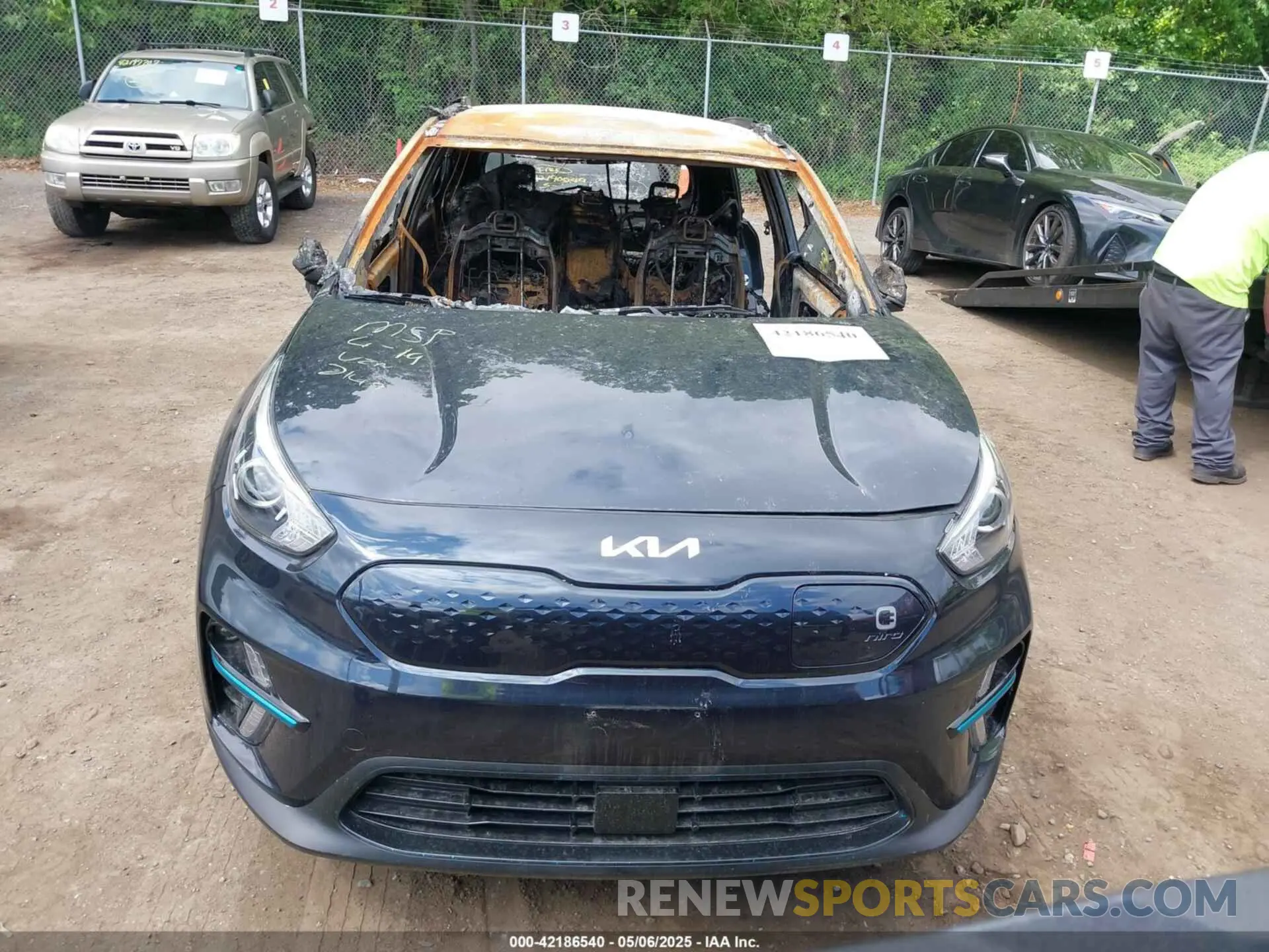 11 Photograph of a damaged car KNDCC3LG0N5132149 KIA NIRO EV 2022