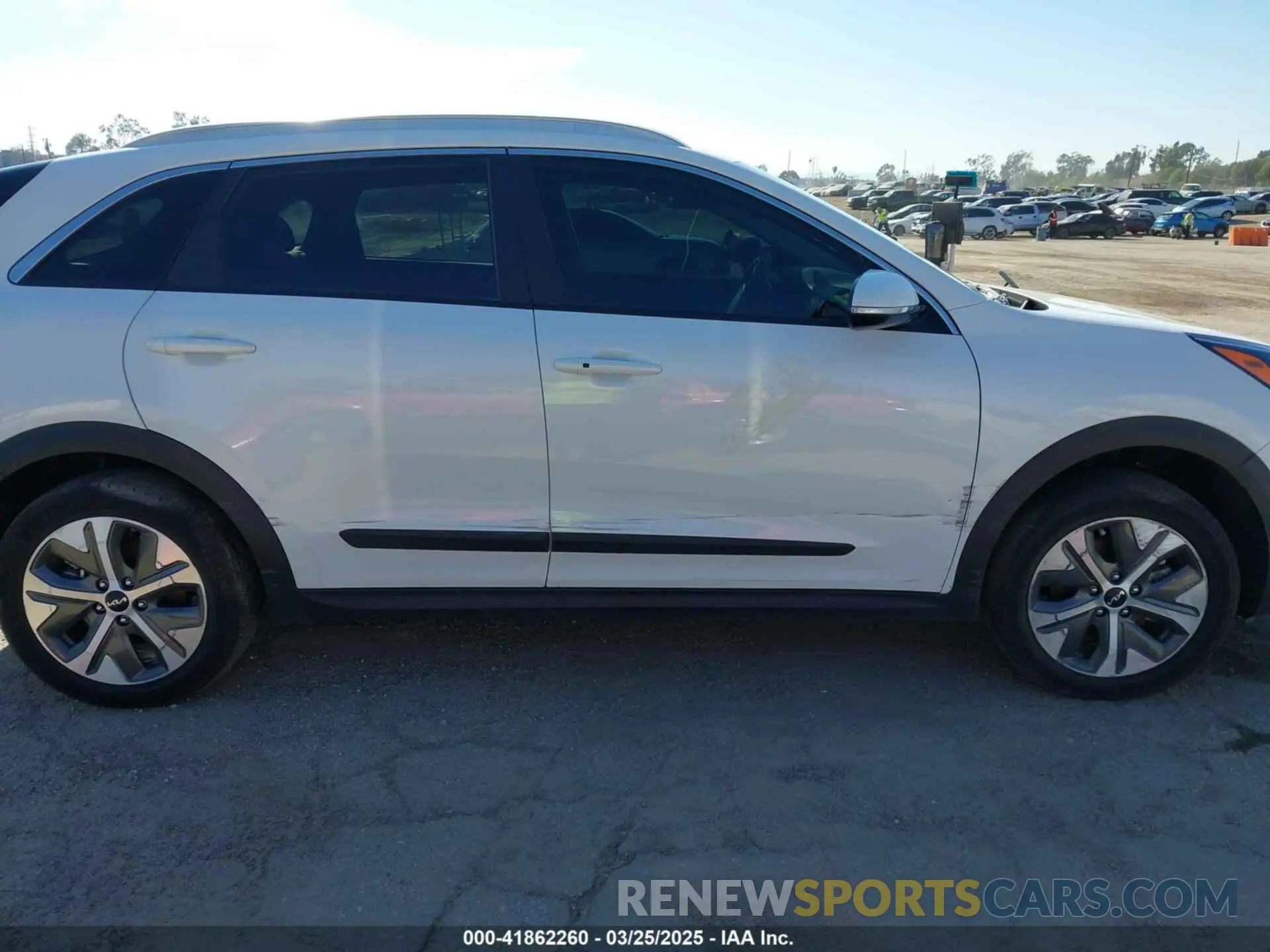 13 Photograph of a damaged car KNDCC3LG1N5160736 KIA NIRO EV 2022