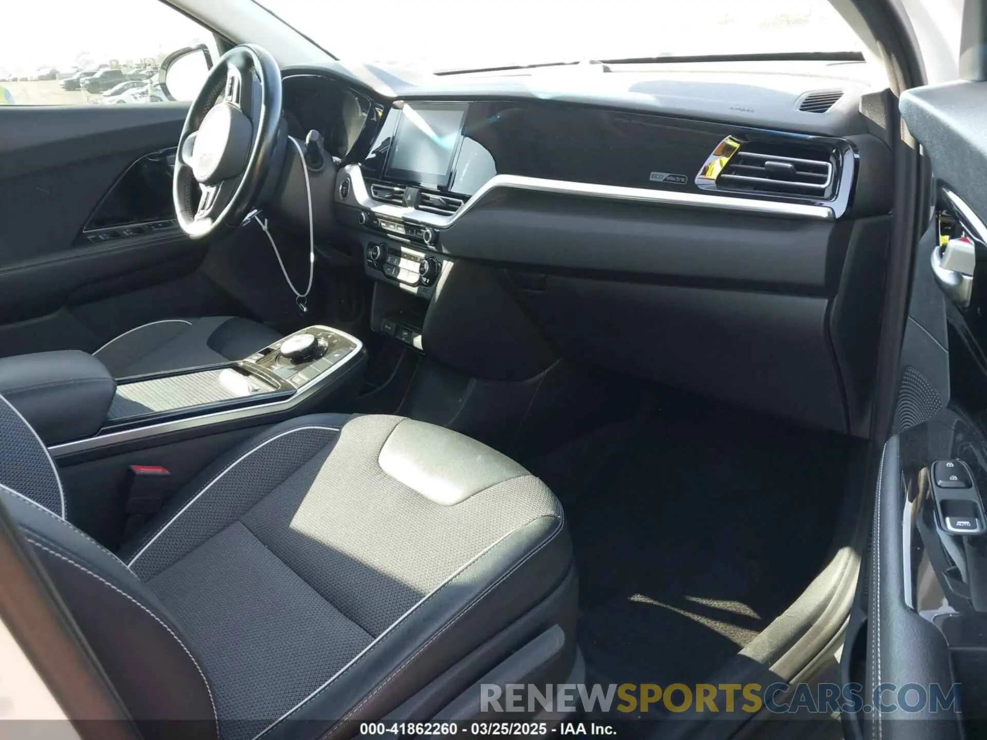 5 Photograph of a damaged car KNDCC3LG1N5160736 KIA NIRO EV 2022