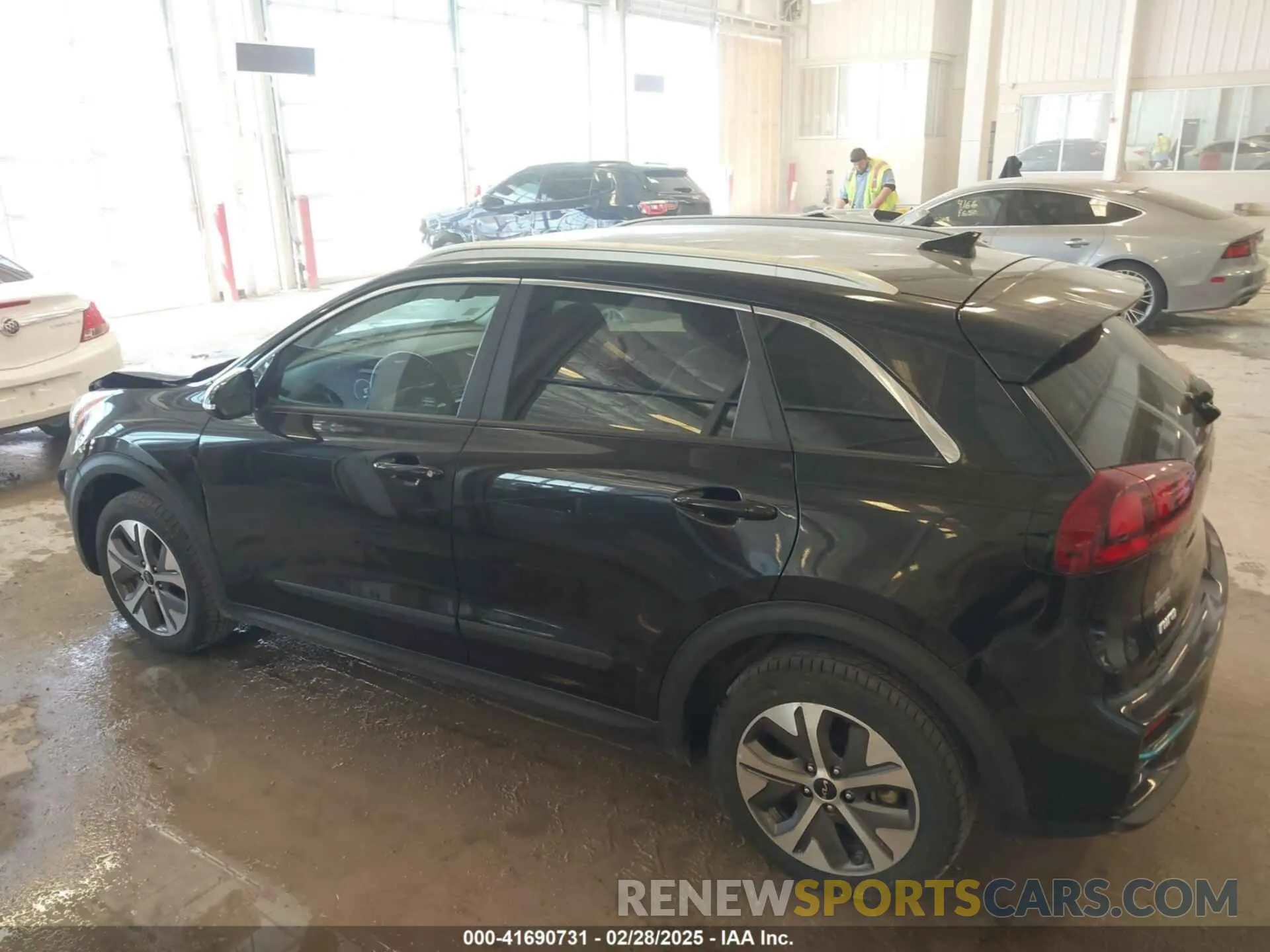 15 Photograph of a damaged car KNDCC3LG3N5116754 KIA NIRO EV 2022