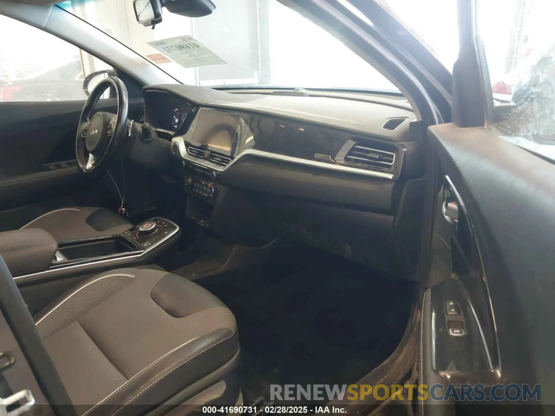 5 Photograph of a damaged car KNDCC3LG3N5116754 KIA NIRO EV 2022