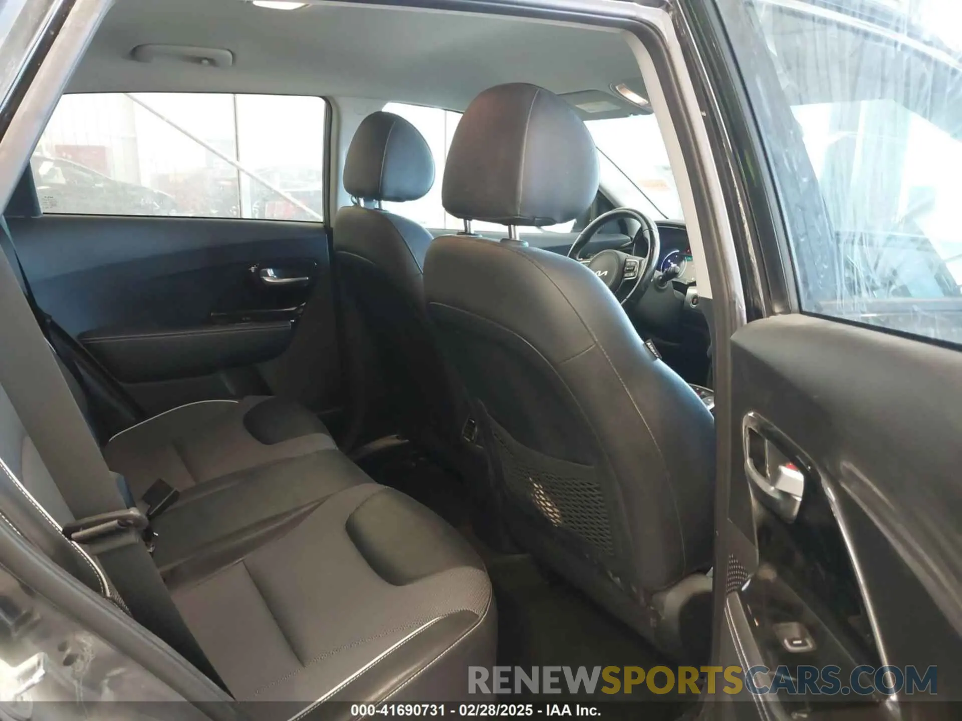 8 Photograph of a damaged car KNDCC3LG3N5116754 KIA NIRO EV 2022