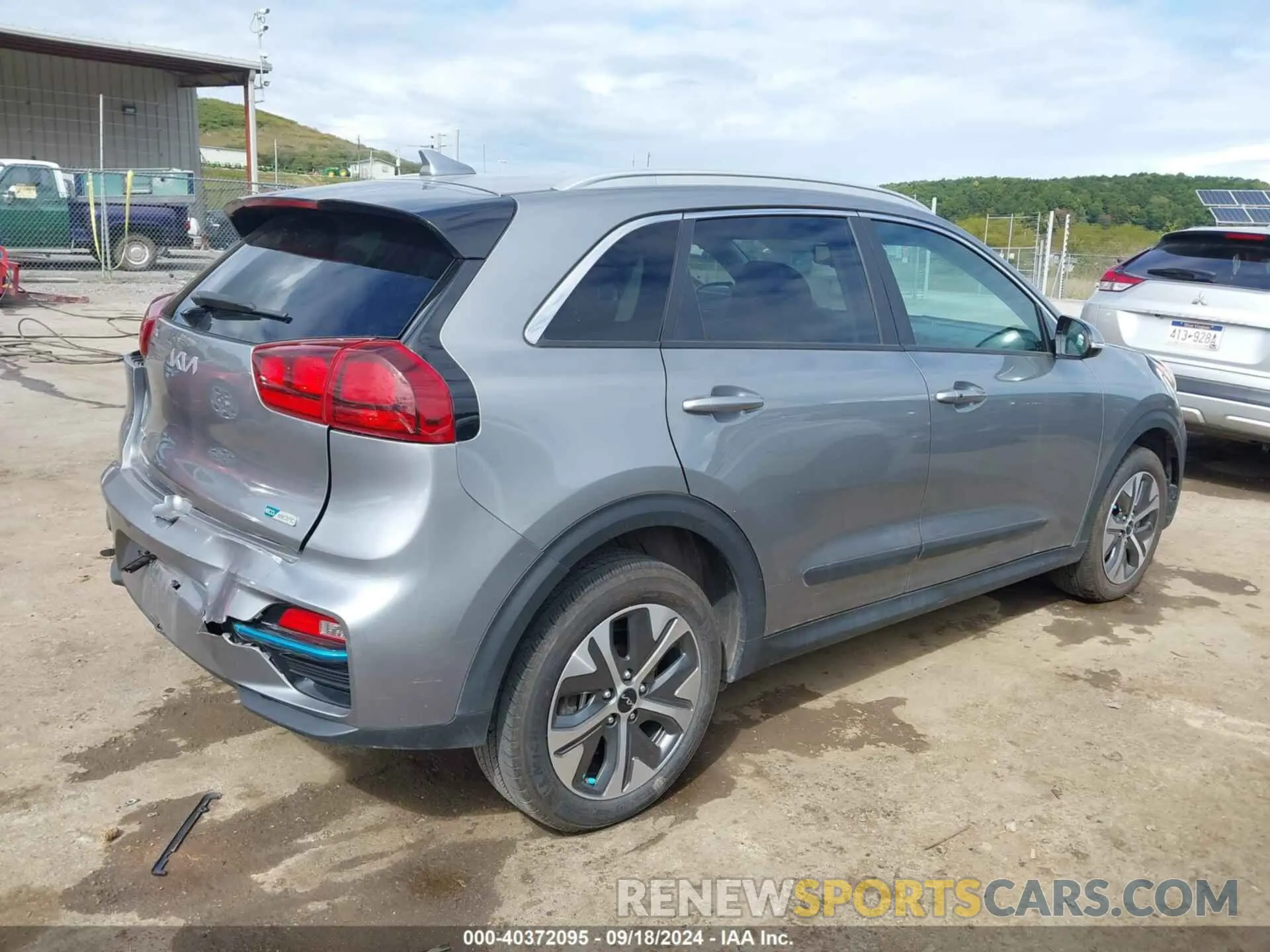 4 Photograph of a damaged car KNDCC3LG6N5140918 KIA NIRO EV 2022