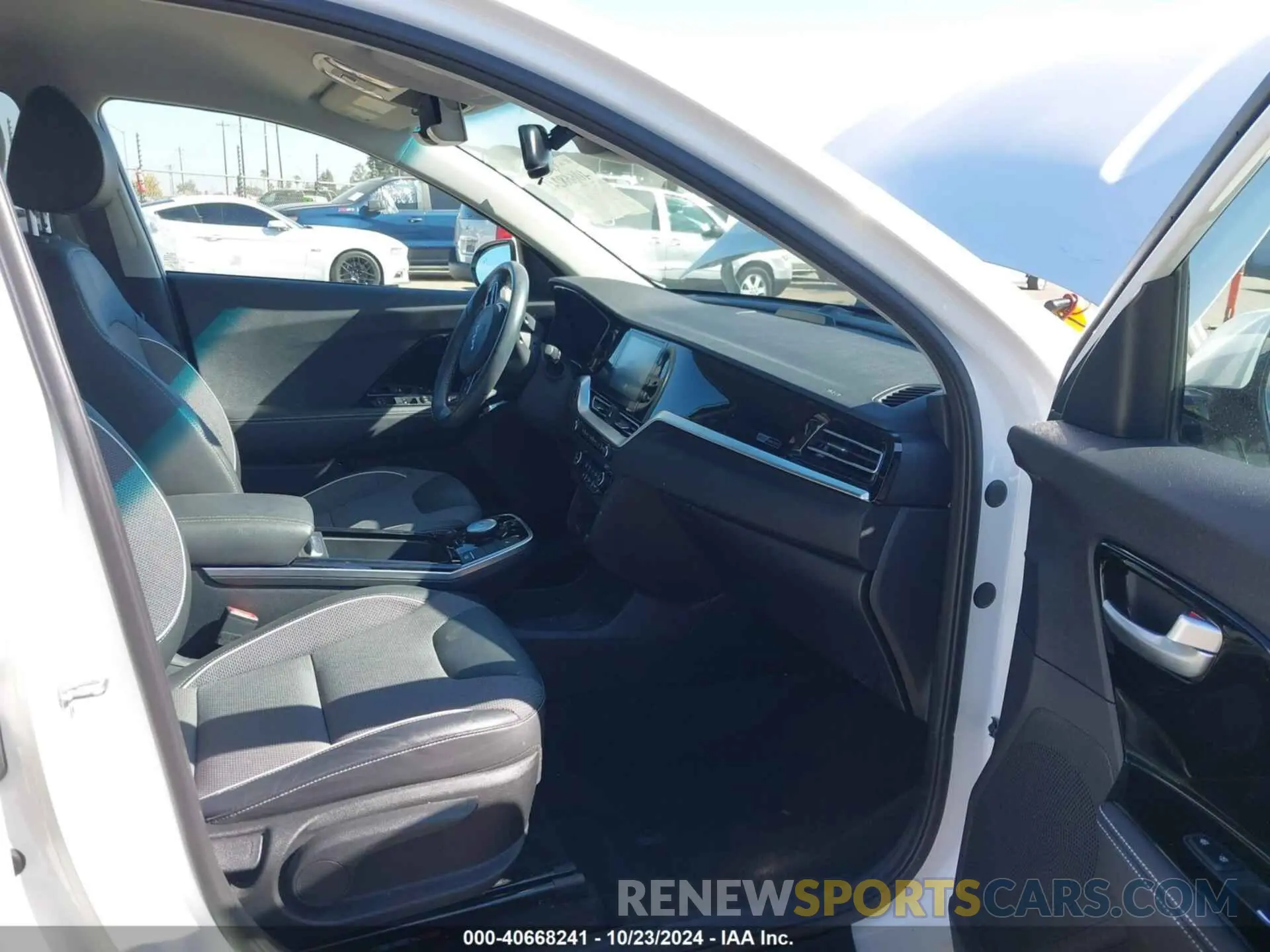 5 Photograph of a damaged car KNDCC3LG8N5160250 KIA NIRO EV 2022