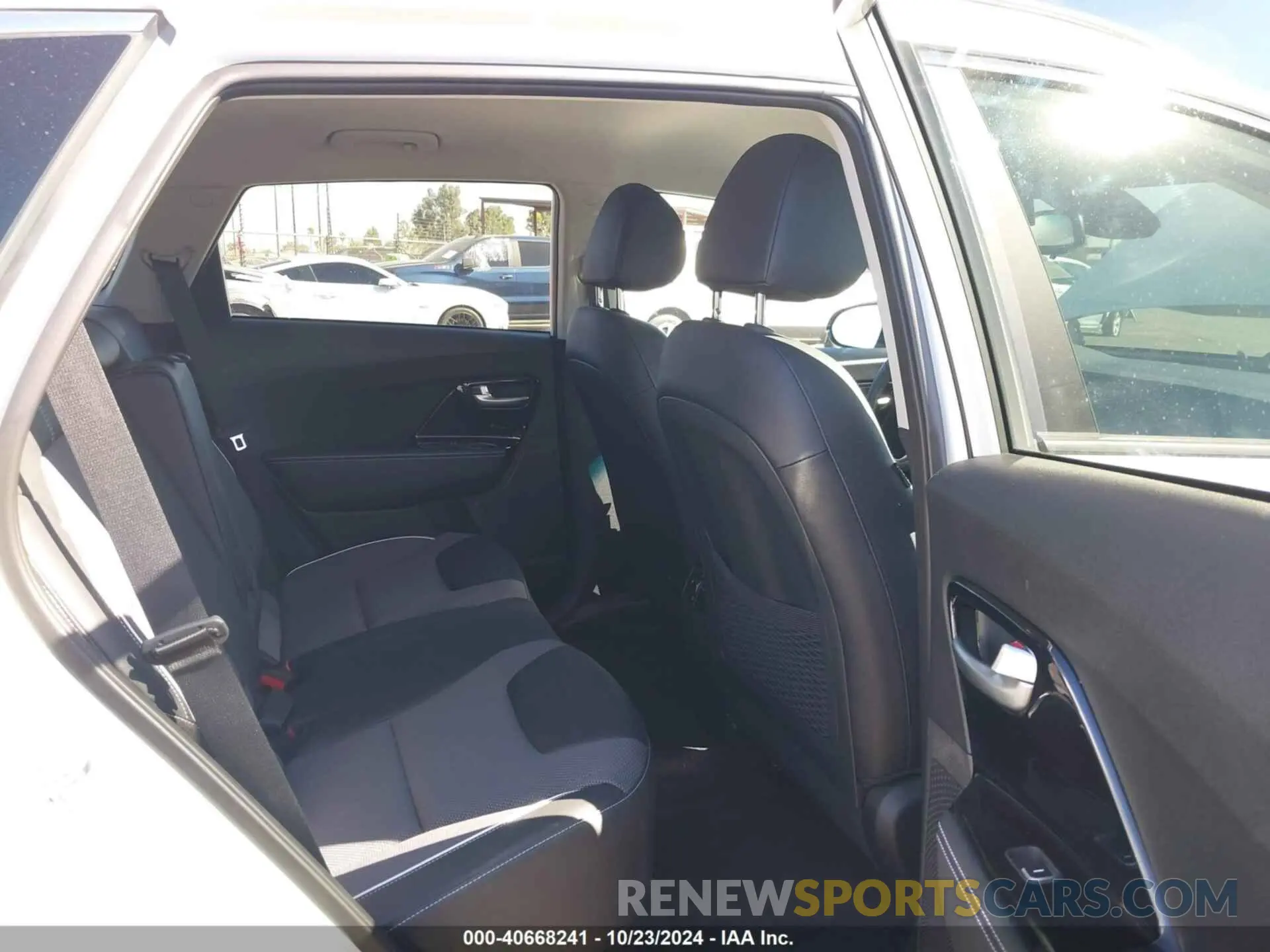 8 Photograph of a damaged car KNDCC3LG8N5160250 KIA NIRO EV 2022