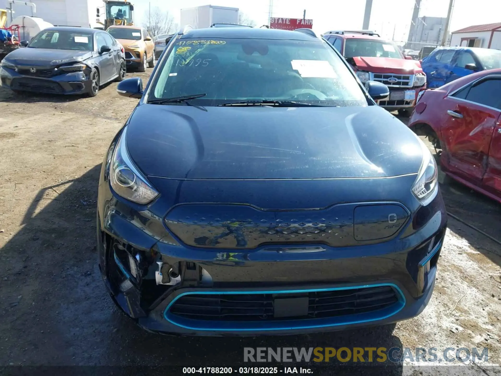 11 Photograph of a damaged car KNDCC3LG9N5115995 KIA NIRO EV 2022