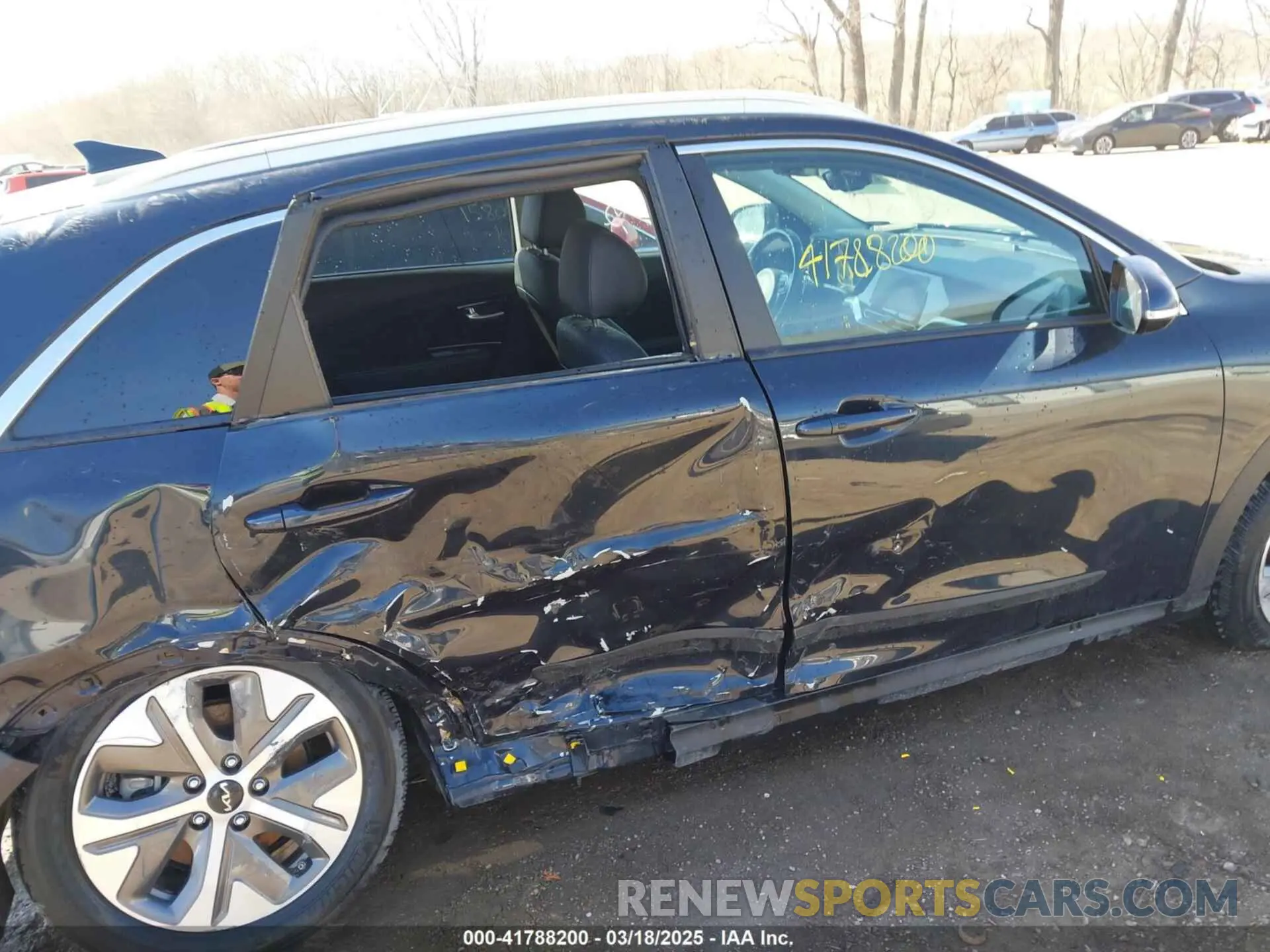 12 Photograph of a damaged car KNDCC3LG9N5115995 KIA NIRO EV 2022