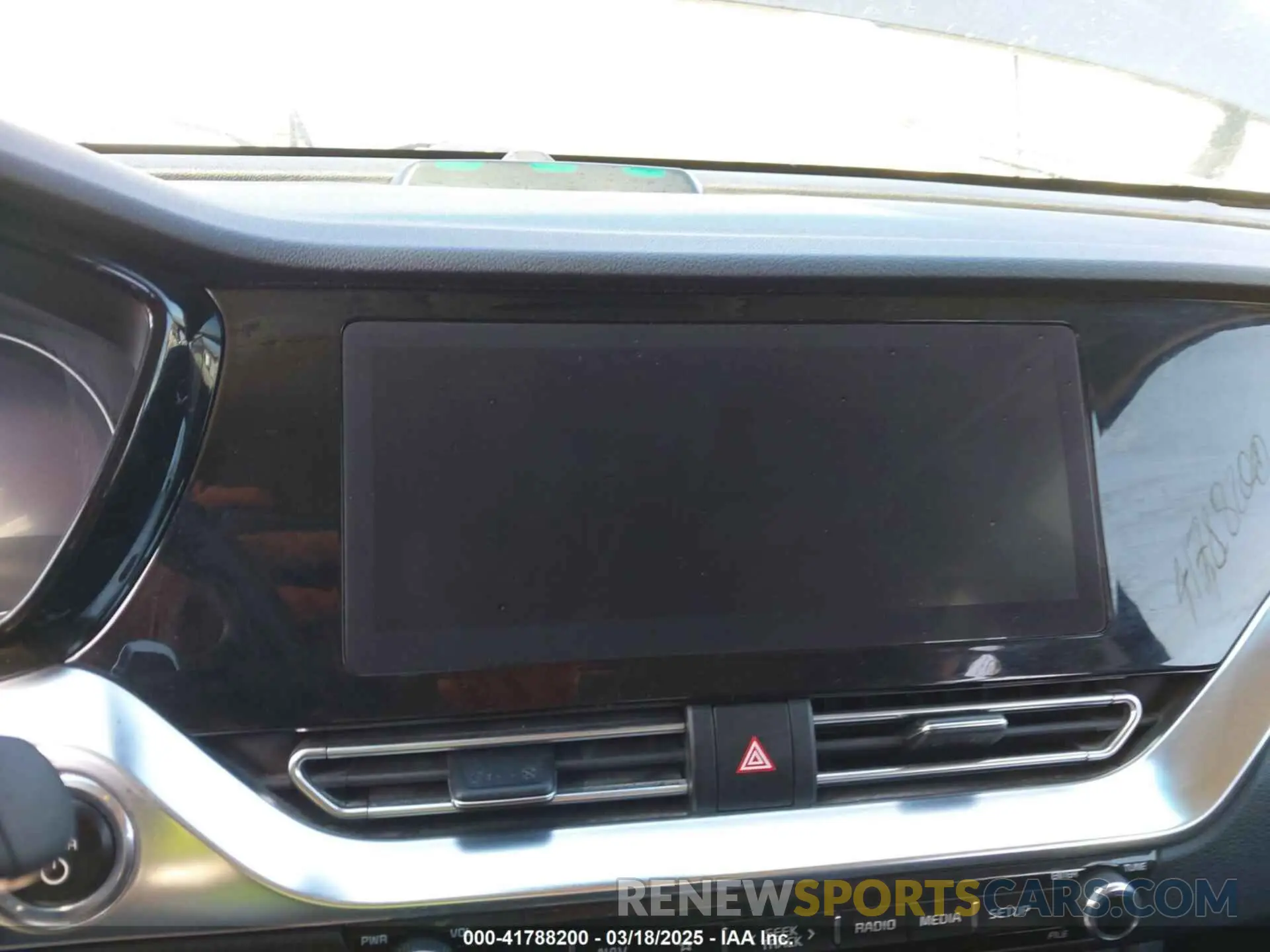 17 Photograph of a damaged car KNDCC3LG9N5115995 KIA NIRO EV 2022