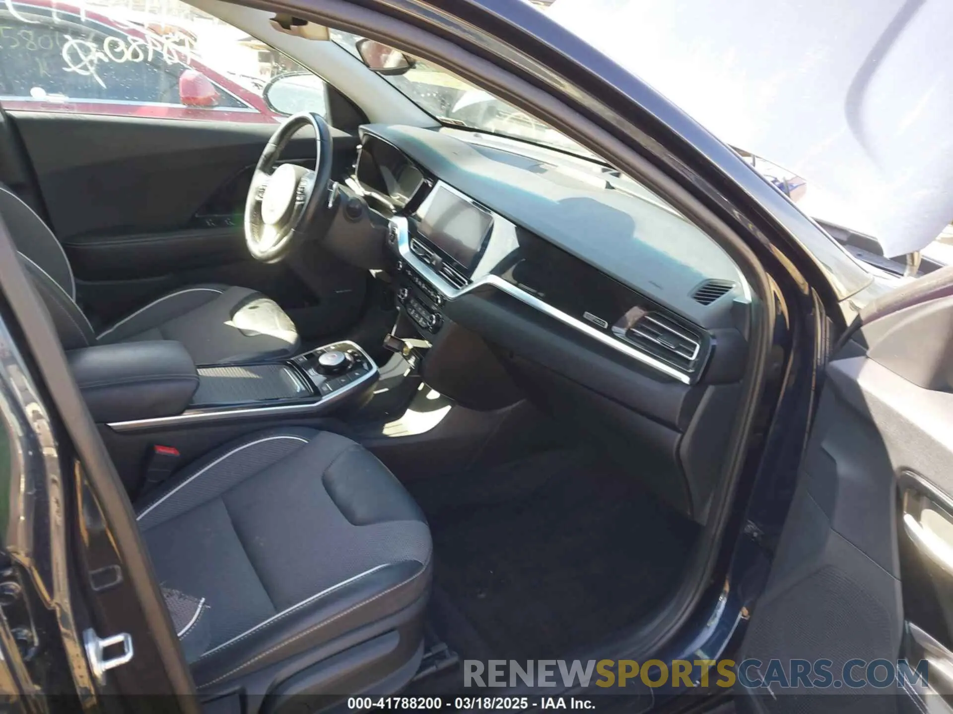 5 Photograph of a damaged car KNDCC3LG9N5115995 KIA NIRO EV 2022