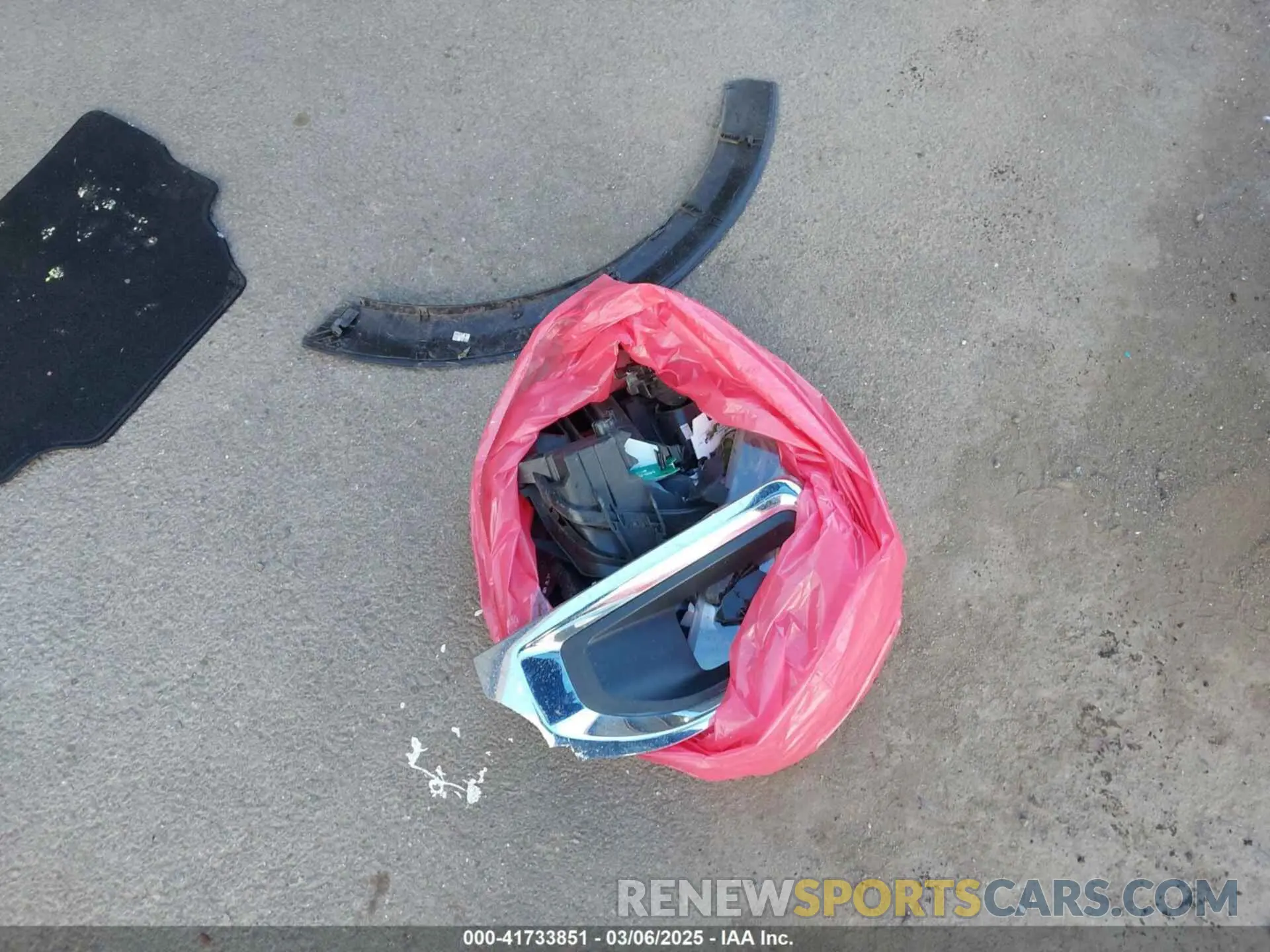 11 Photograph of a damaged car KNDCC3LGXN5142929 KIA NIRO EV 2022