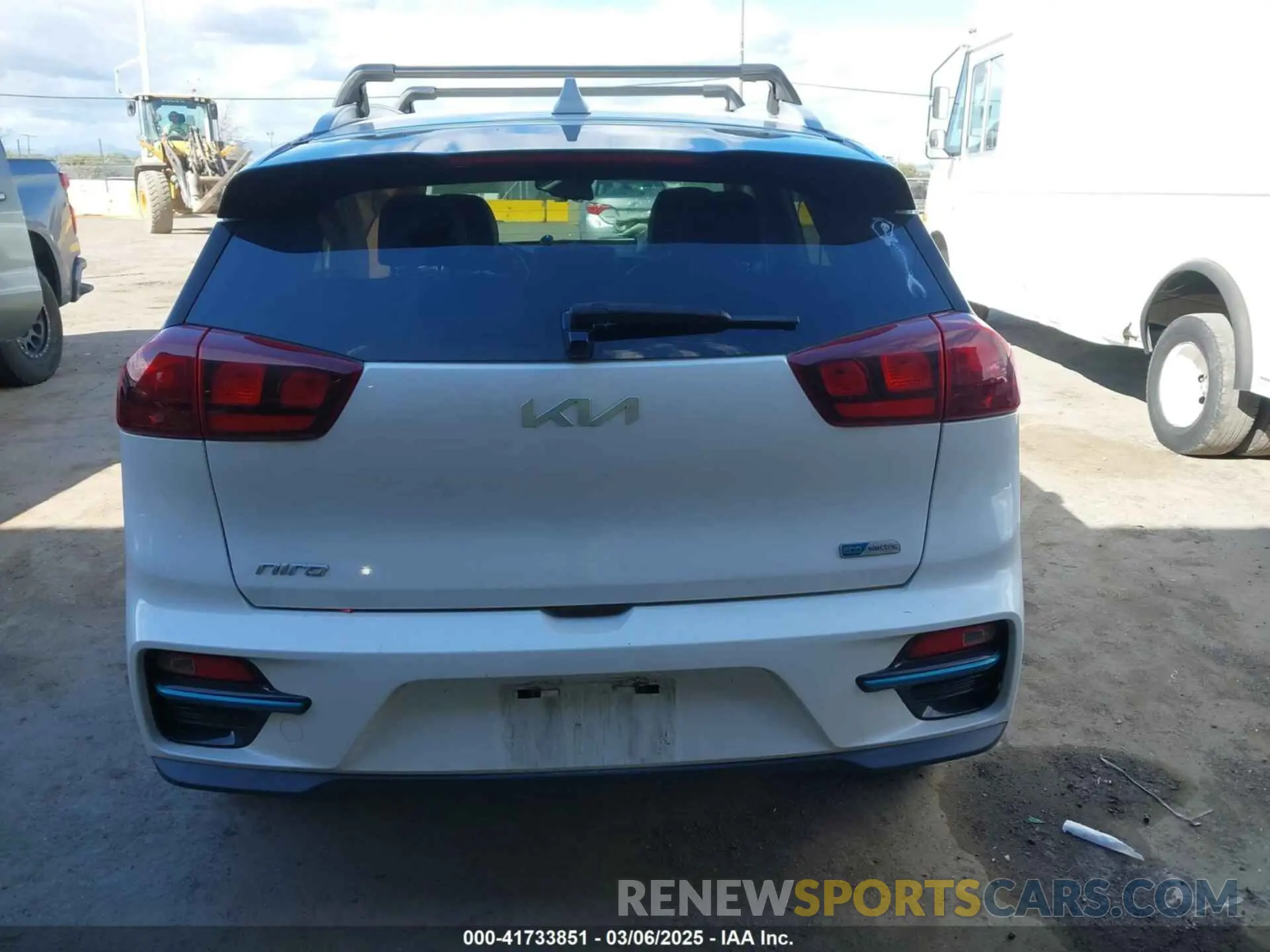 16 Photograph of a damaged car KNDCC3LGXN5142929 KIA NIRO EV 2022