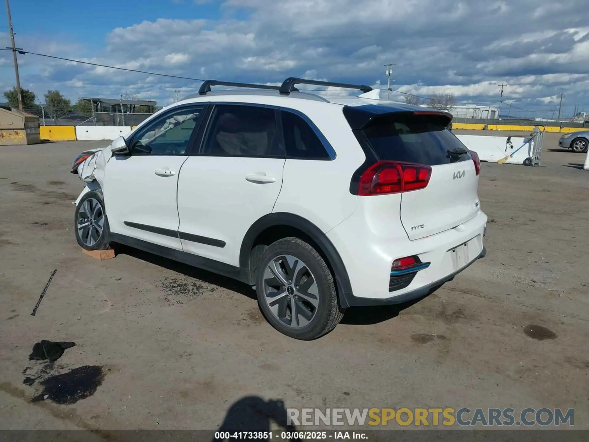 3 Photograph of a damaged car KNDCC3LGXN5142929 KIA NIRO EV 2022