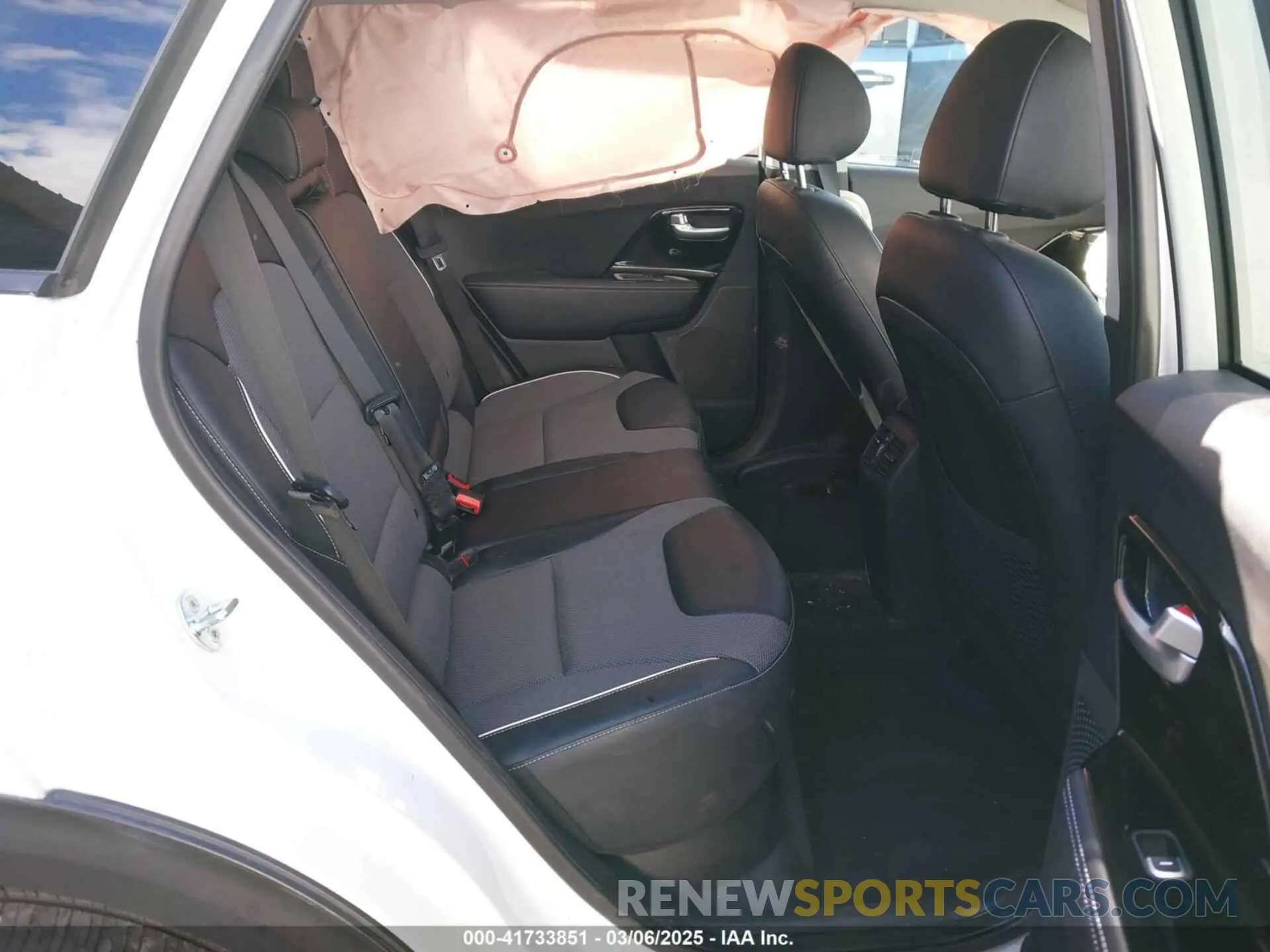 8 Photograph of a damaged car KNDCC3LGXN5142929 KIA NIRO EV 2022