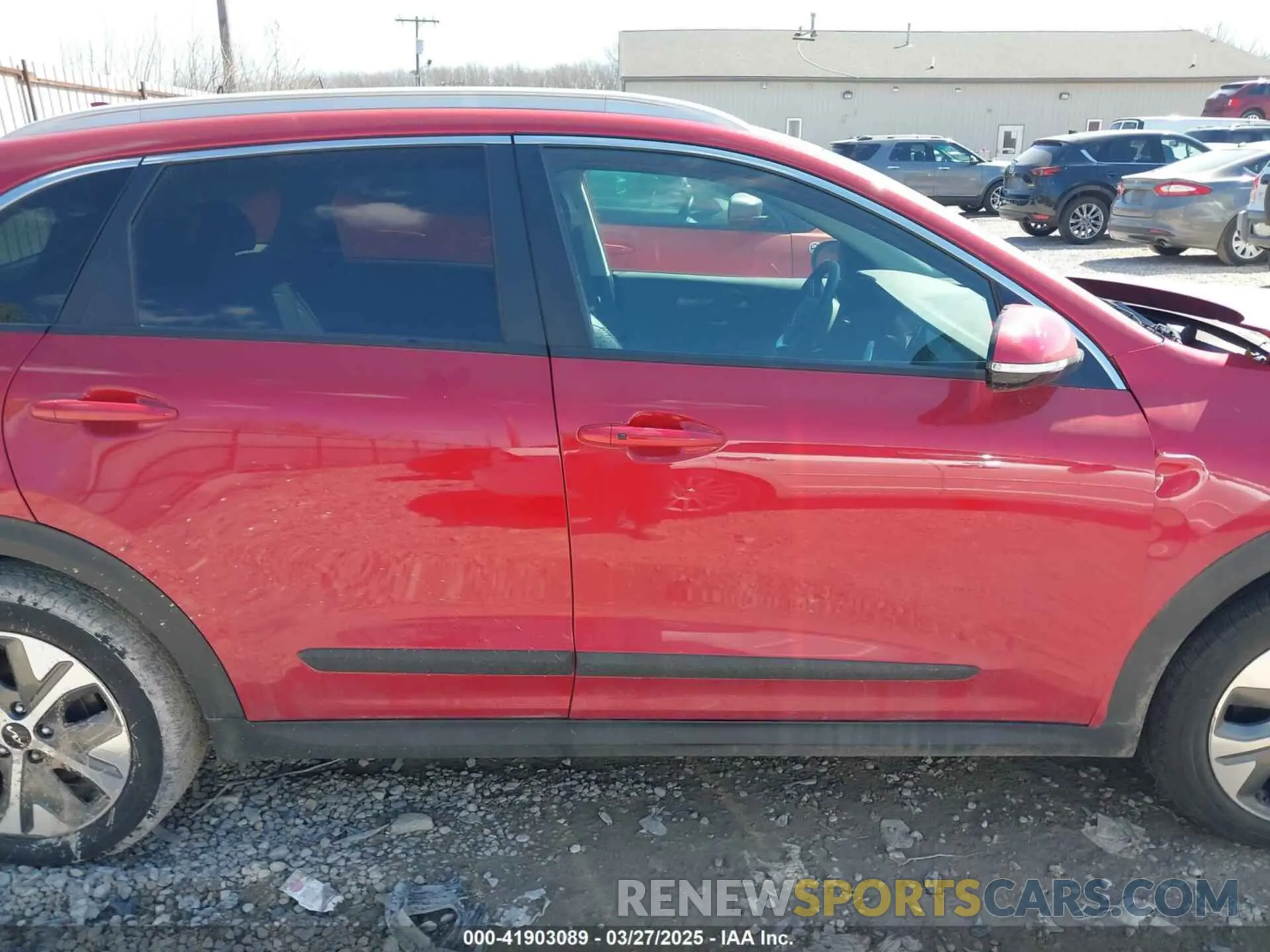 13 Photograph of a damaged car KNDCE3LG5N5146588 KIA NIRO EV 2022