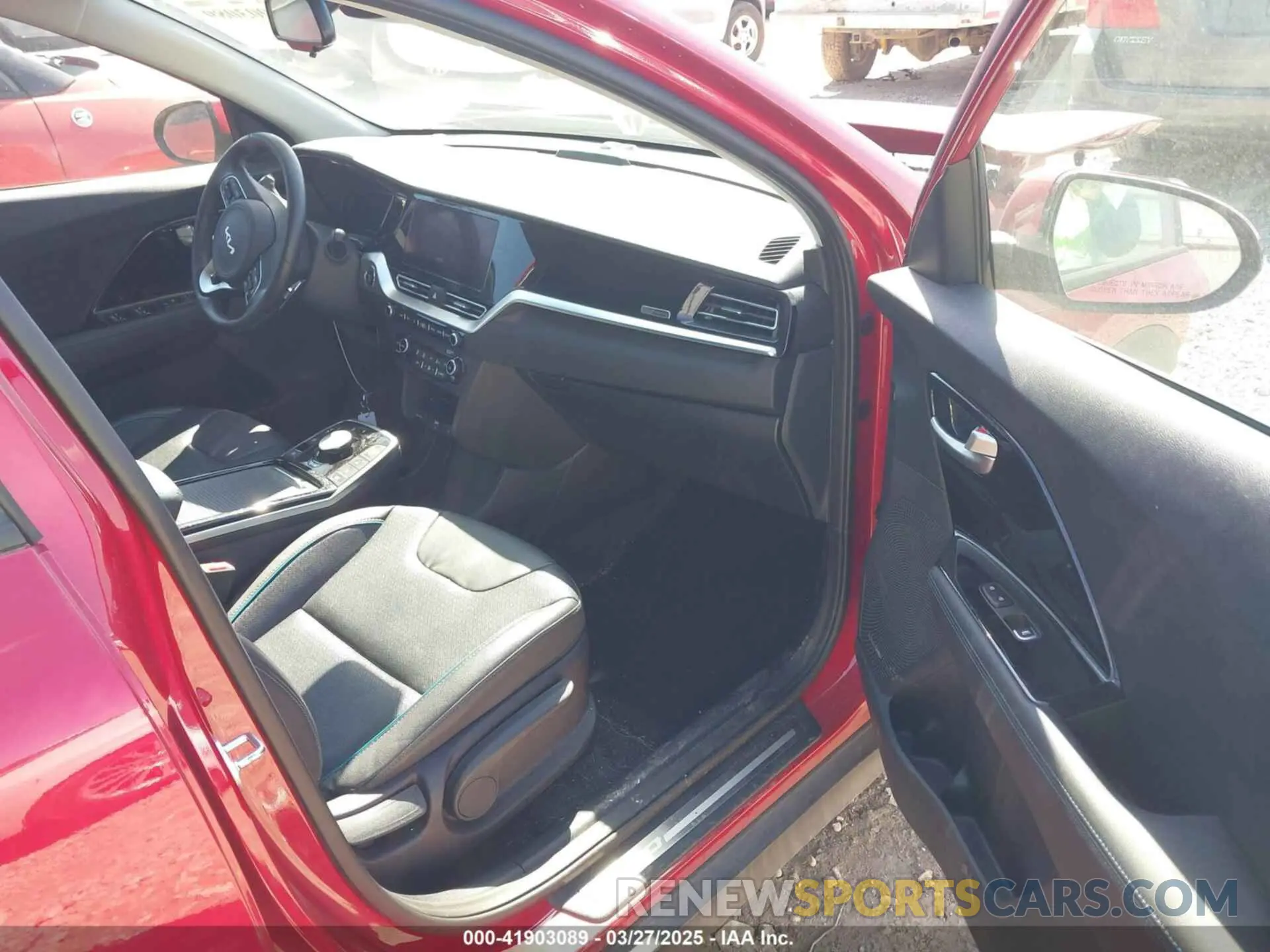 5 Photograph of a damaged car KNDCE3LG5N5146588 KIA NIRO EV 2022