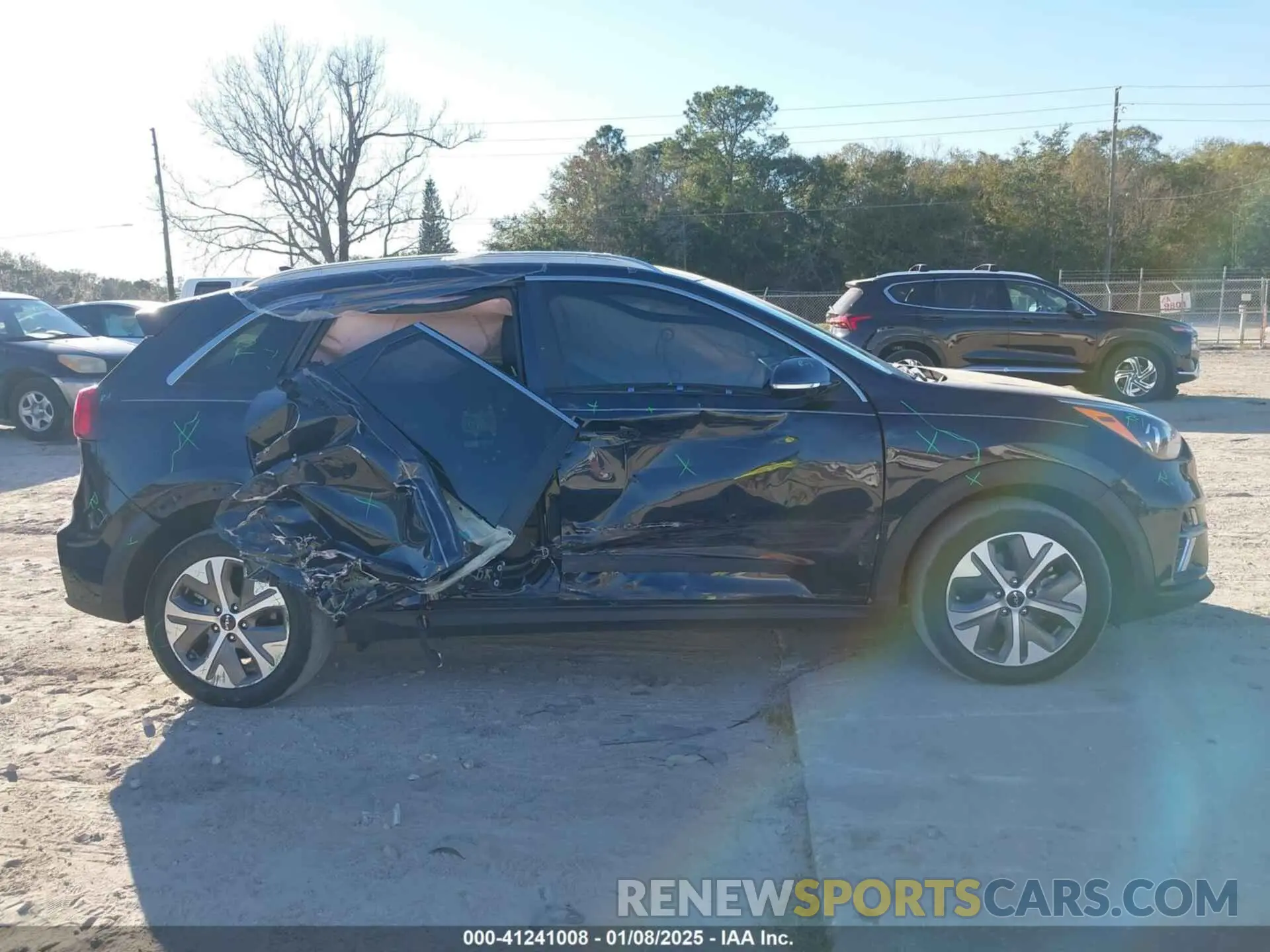 13 Photograph of a damaged car KNDCE3LG9N5123413 KIA NIRO EV 2022