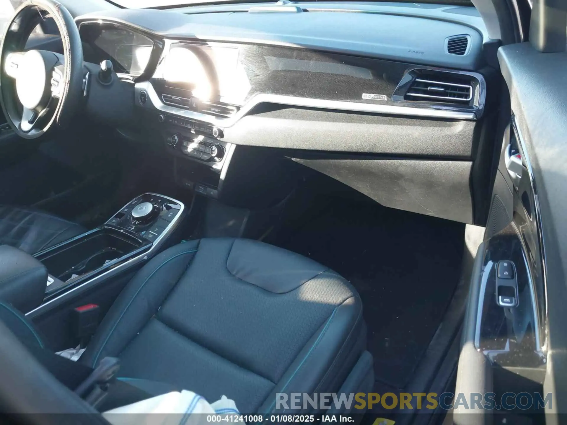5 Photograph of a damaged car KNDCE3LG9N5123413 KIA NIRO EV 2022