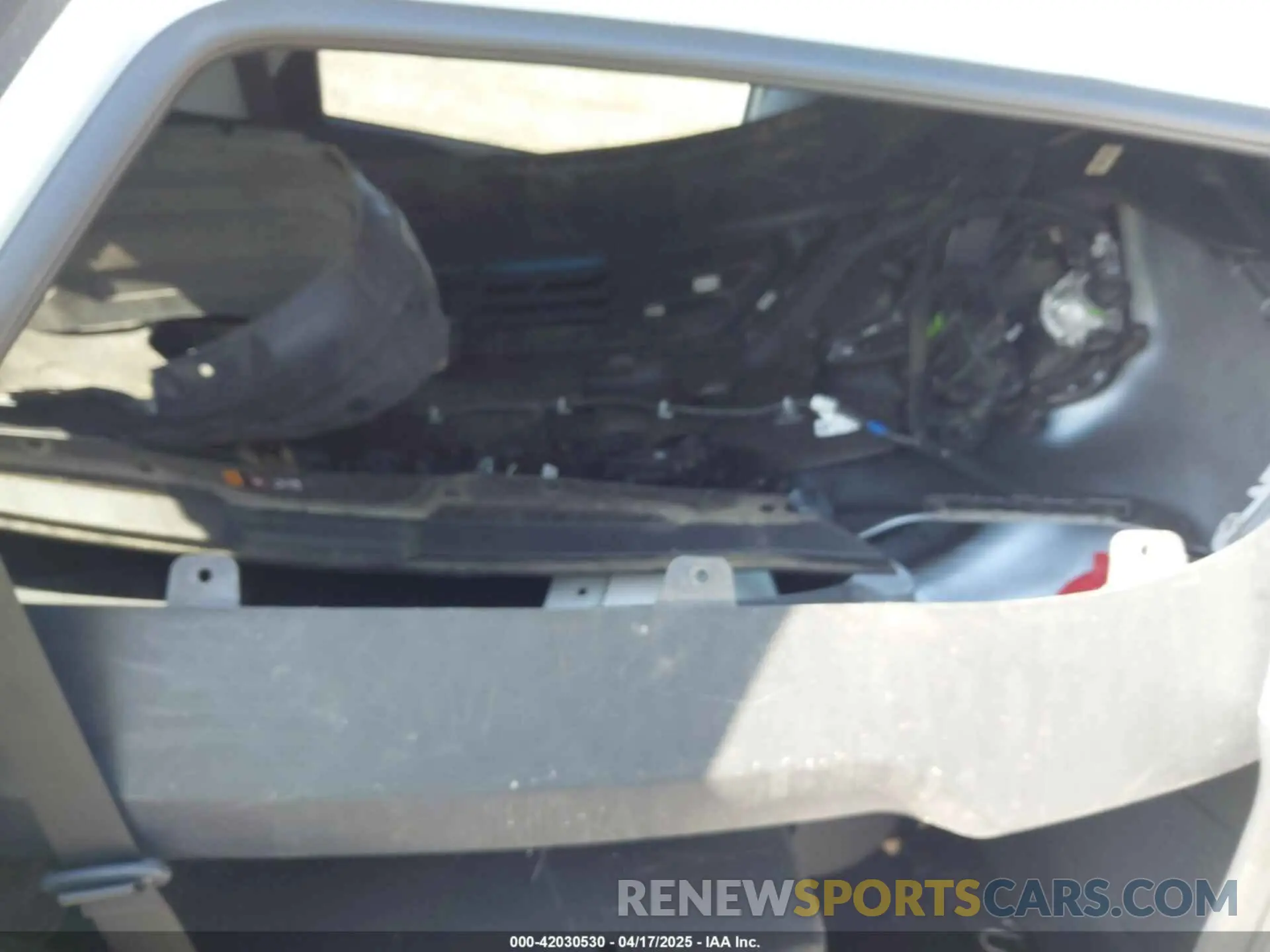 12 Photograph of a damaged car KNDCE3LG9N5146643 KIA NIRO EV 2022