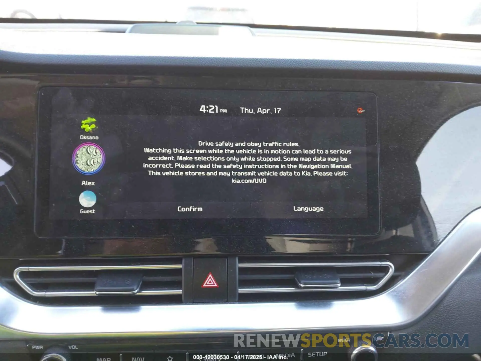 19 Photograph of a damaged car KNDCE3LG9N5146643 KIA NIRO EV 2022