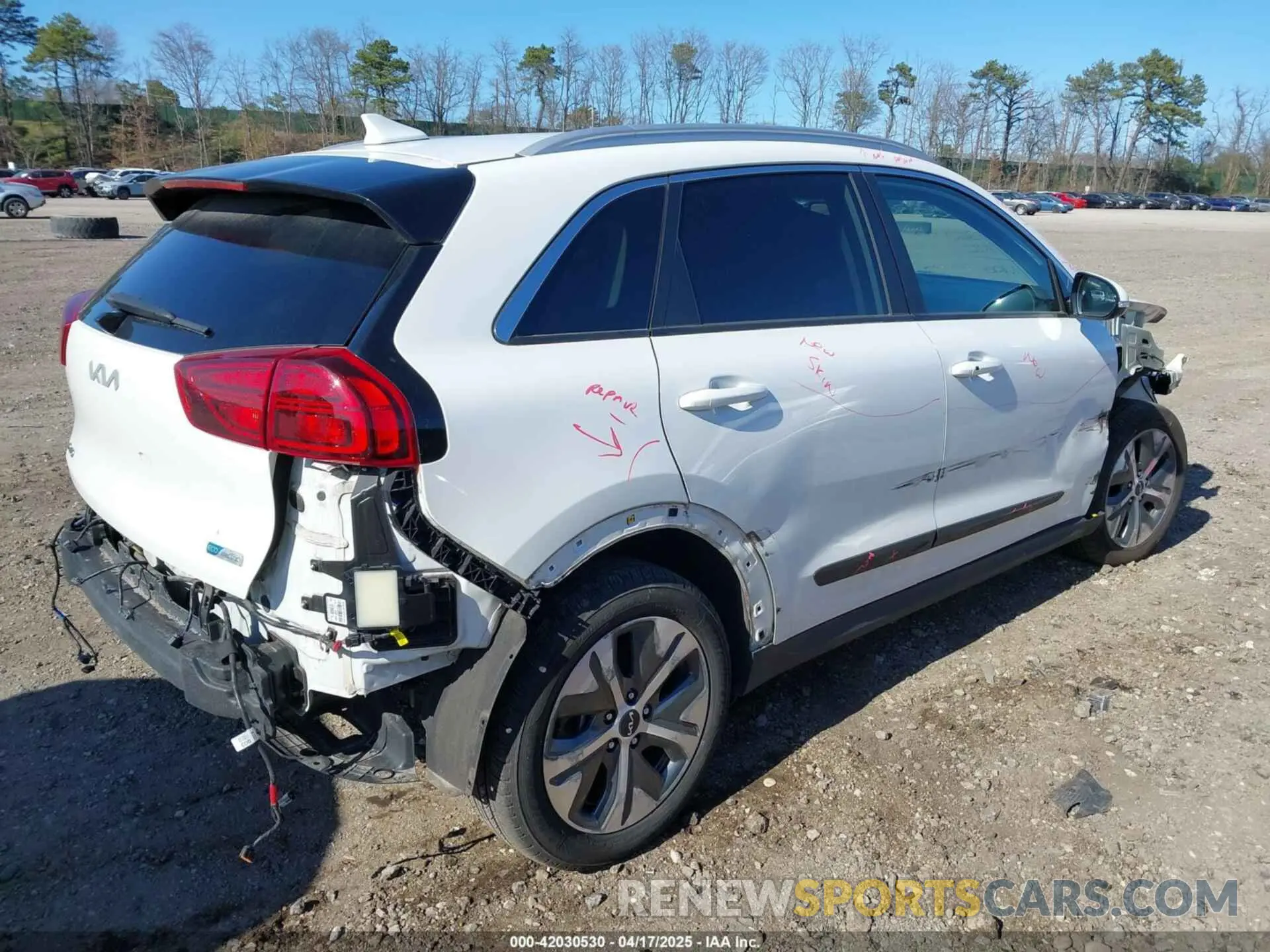 4 Photograph of a damaged car KNDCE3LG9N5146643 KIA NIRO EV 2022
