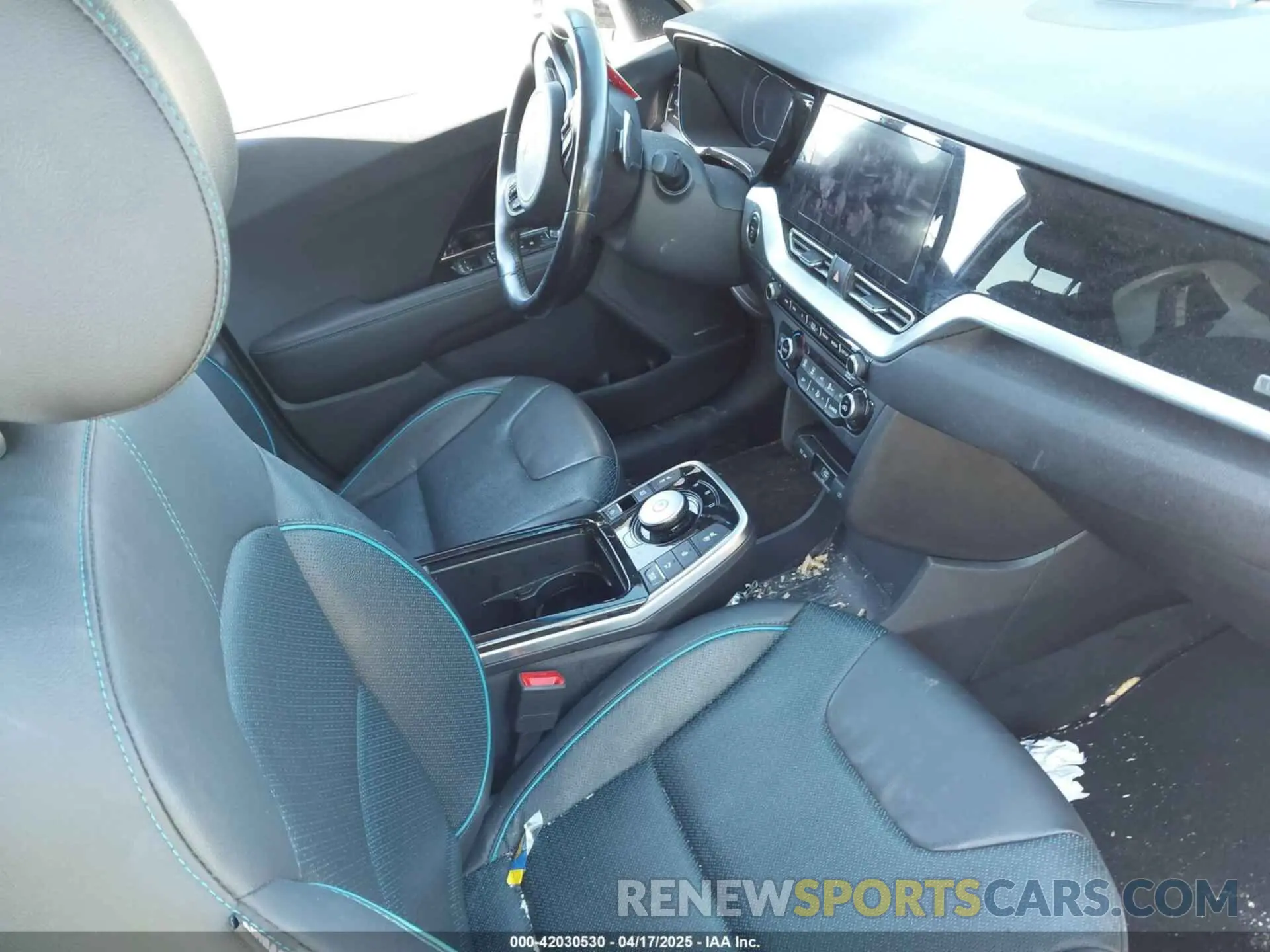 5 Photograph of a damaged car KNDCE3LG9N5146643 KIA NIRO EV 2022