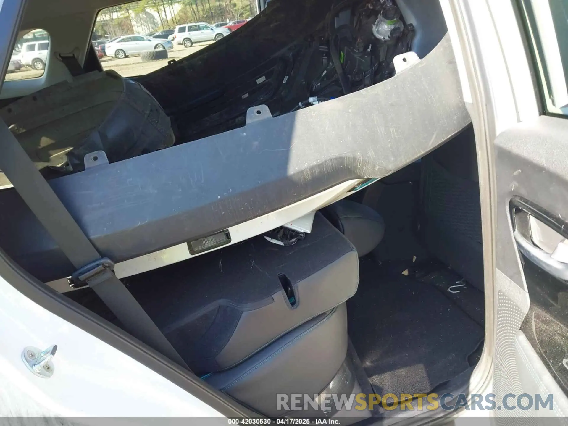 8 Photograph of a damaged car KNDCE3LG9N5146643 KIA NIRO EV 2022