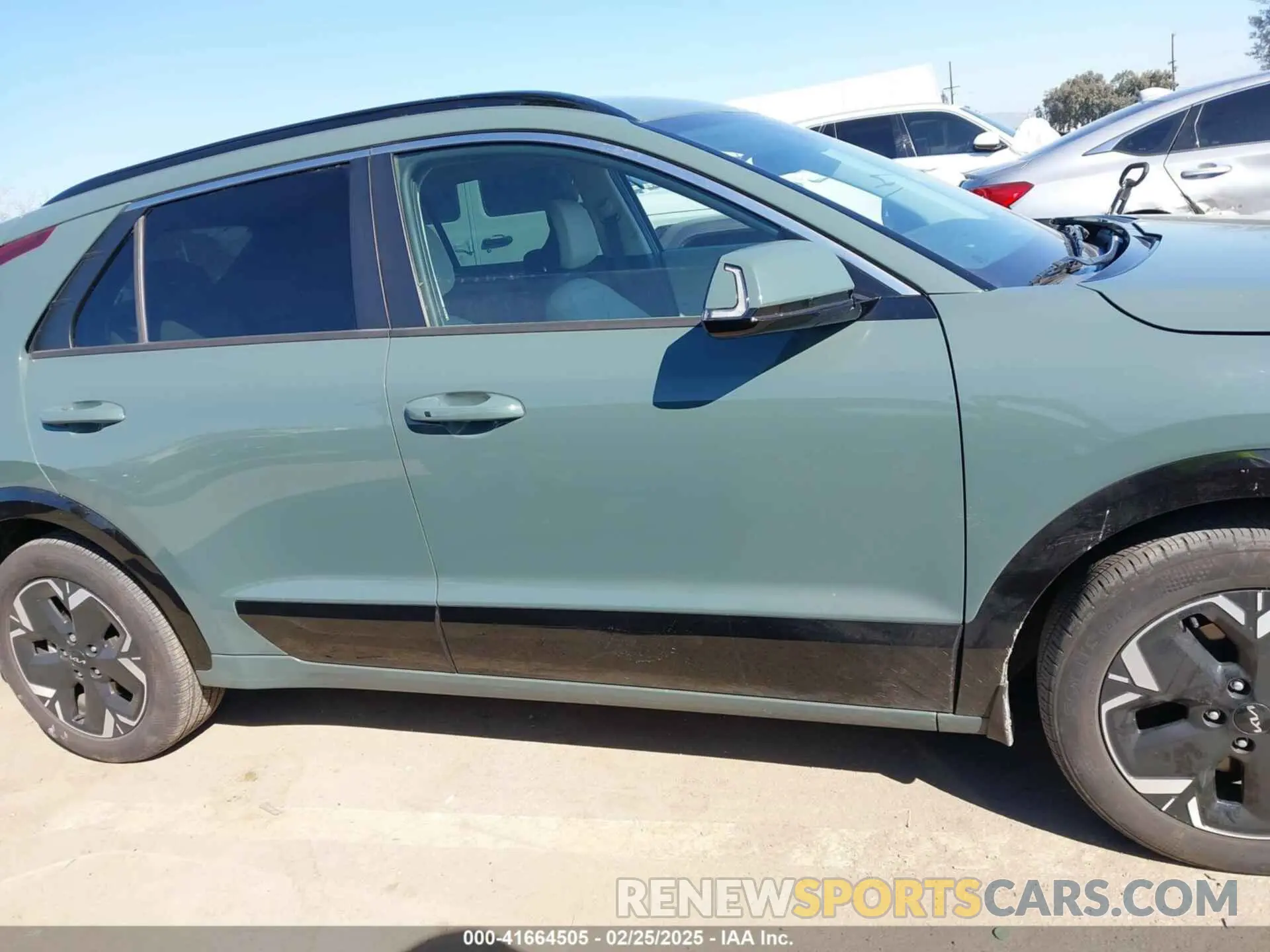 14 Photograph of a damaged car KNDCR3L14P5017664 KIA NIRO EV 2023