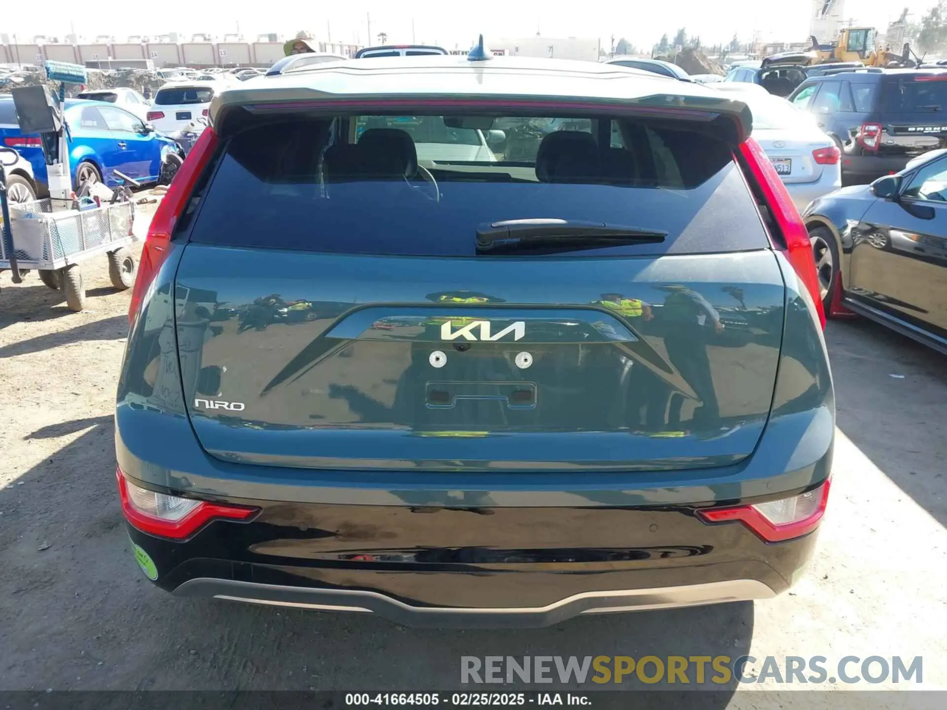 17 Photograph of a damaged car KNDCR3L14P5017664 KIA NIRO EV 2023