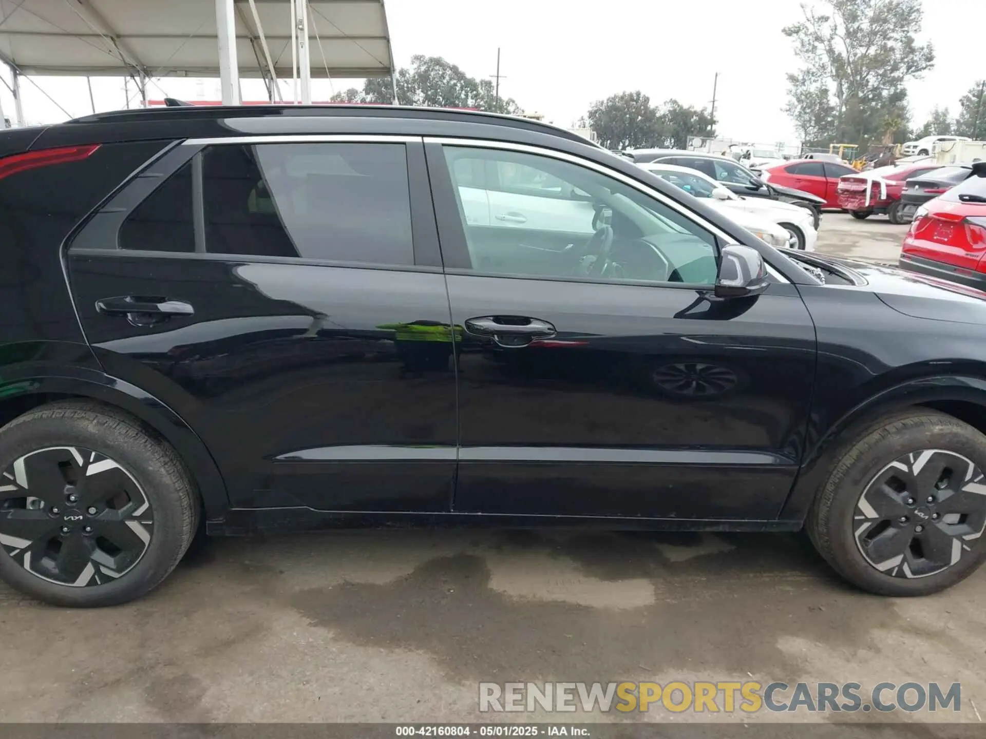 13 Photograph of a damaged car KNDCR3L1XP5038308 KIA NIRO EV 2023