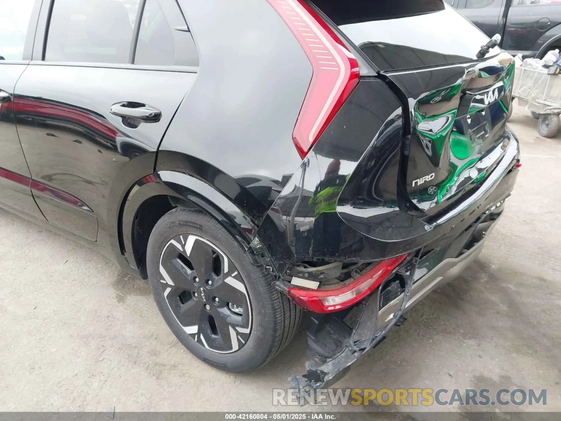 19 Photograph of a damaged car KNDCR3L1XP5038308 KIA NIRO EV 2023