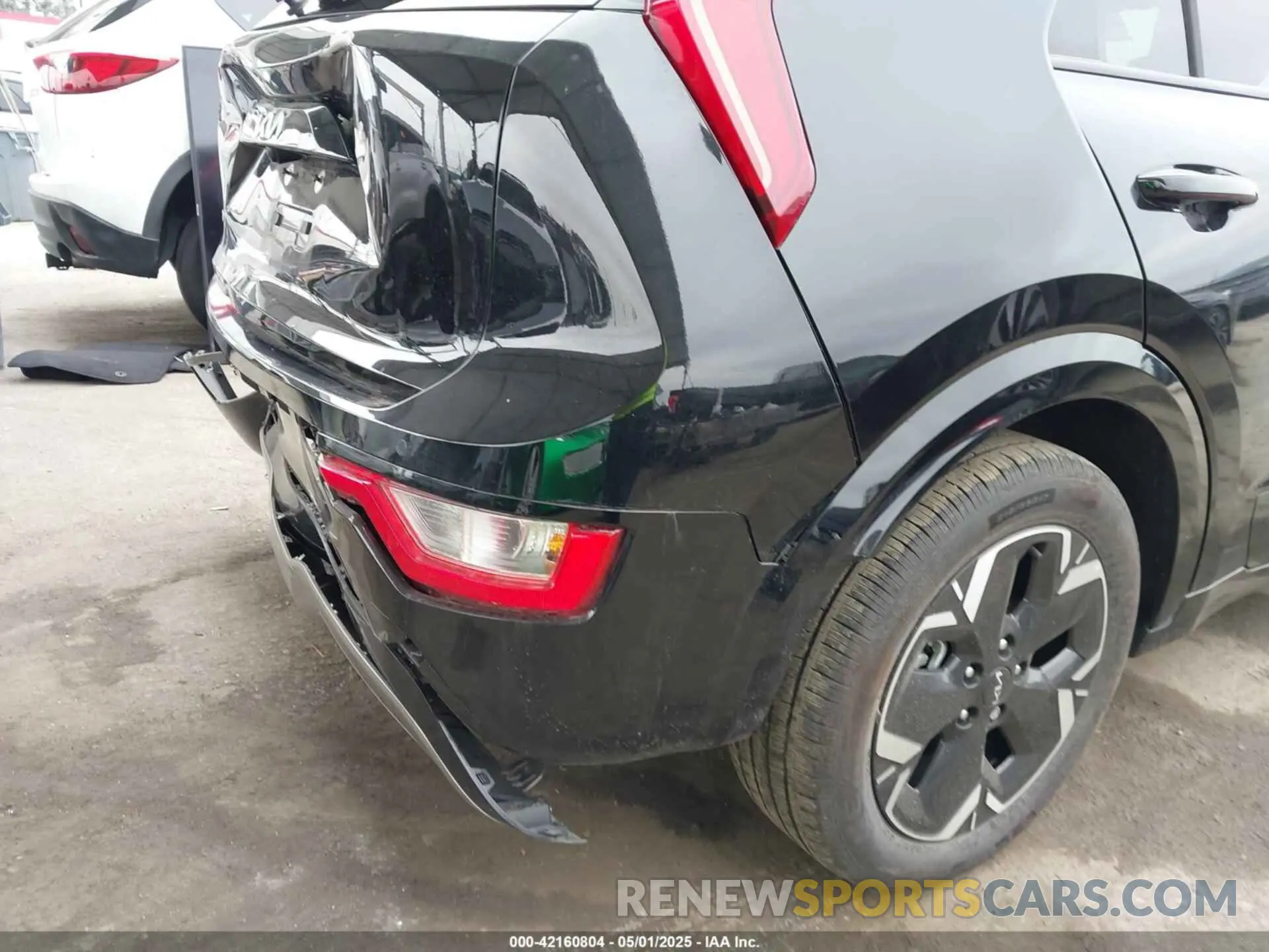 20 Photograph of a damaged car KNDCR3L1XP5038308 KIA NIRO EV 2023