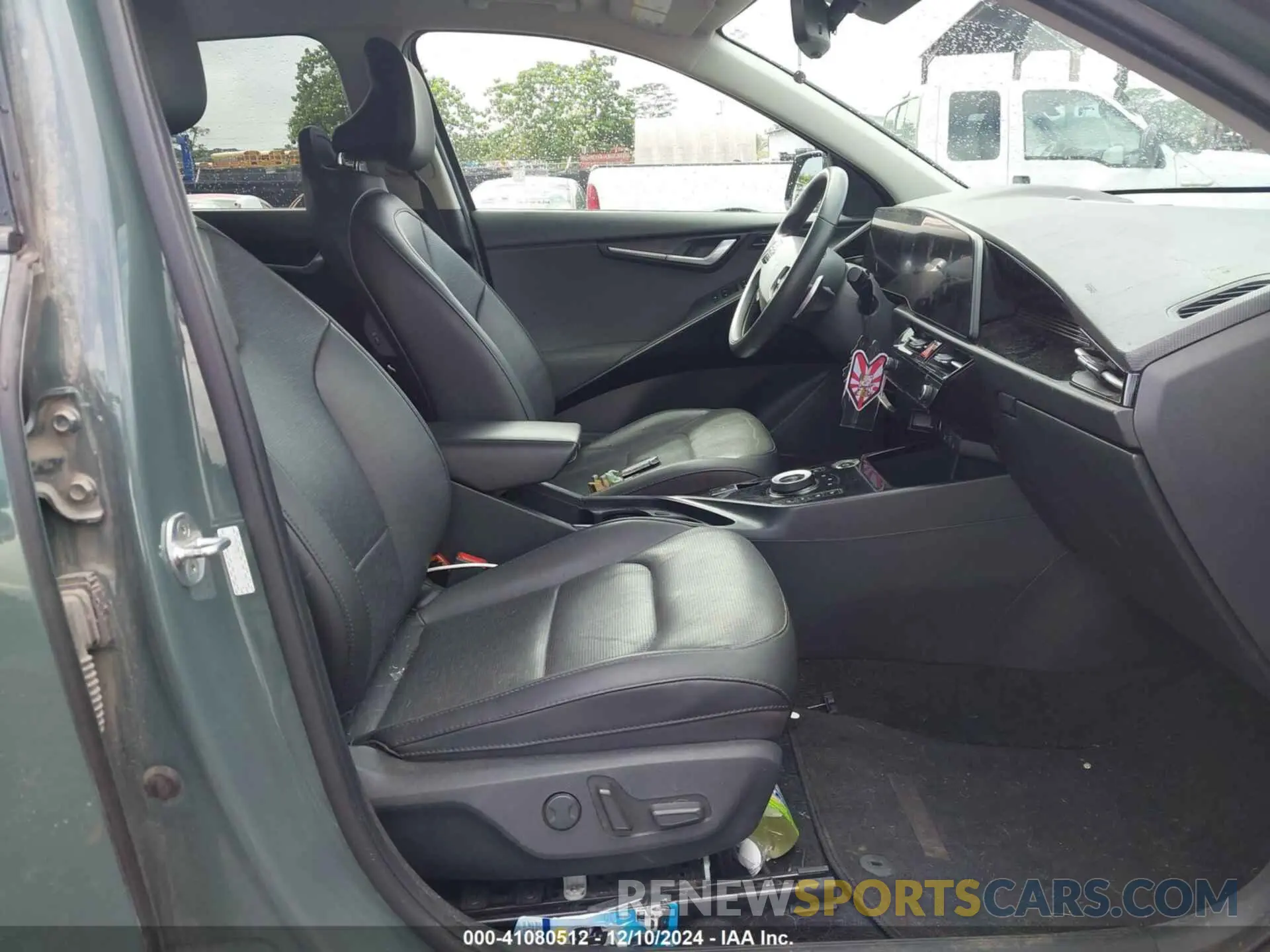 5 Photograph of a damaged car KNDCT3L17P5018213 KIA NIRO EV 2023