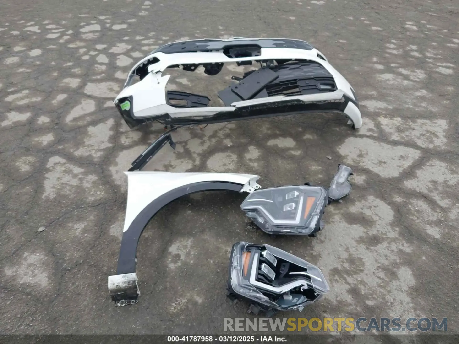 12 Photograph of a damaged car KNDCT3L1XP5068359 KIA NIRO EV 2023