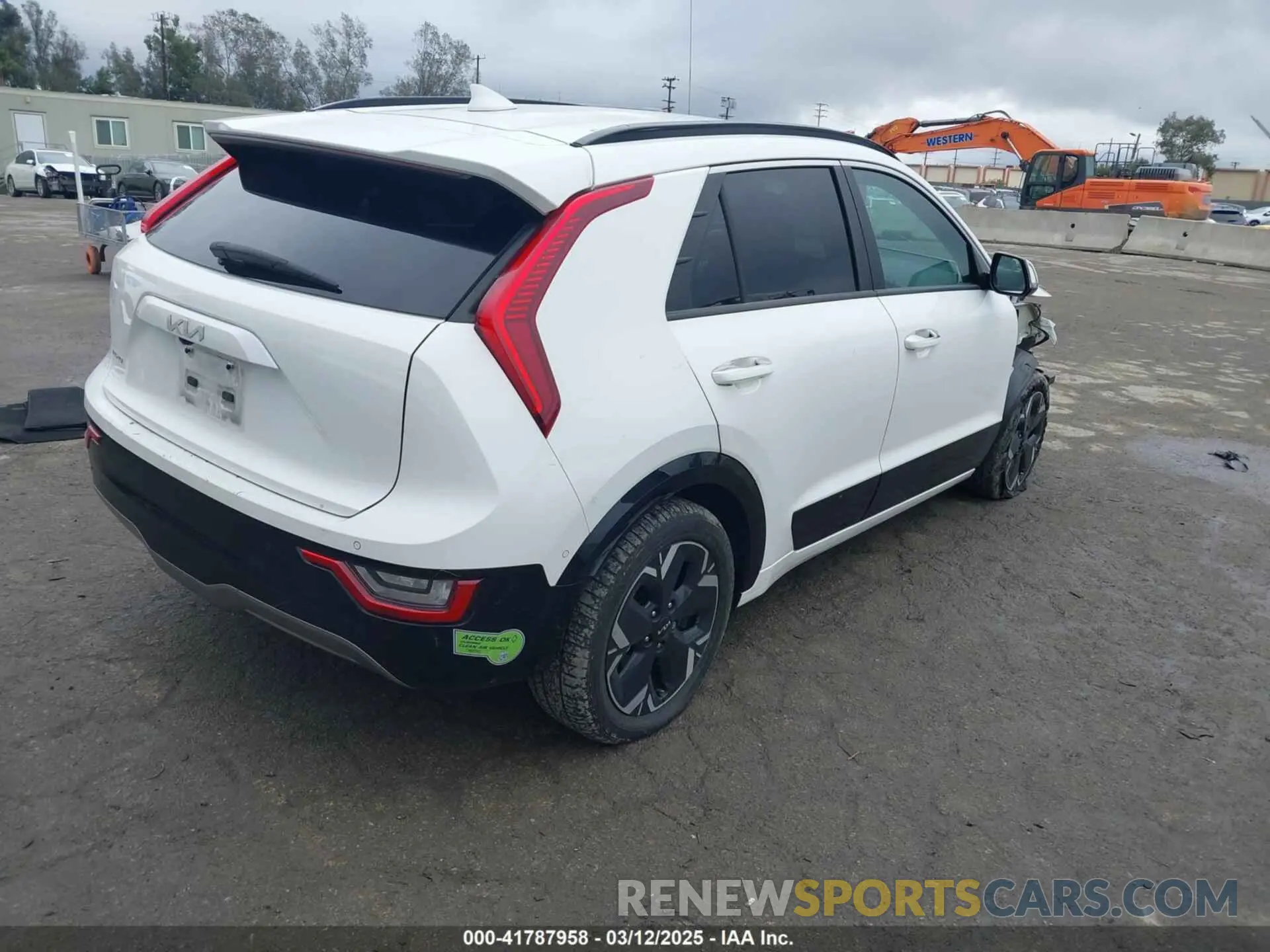 4 Photograph of a damaged car KNDCT3L1XP5068359 KIA NIRO EV 2023