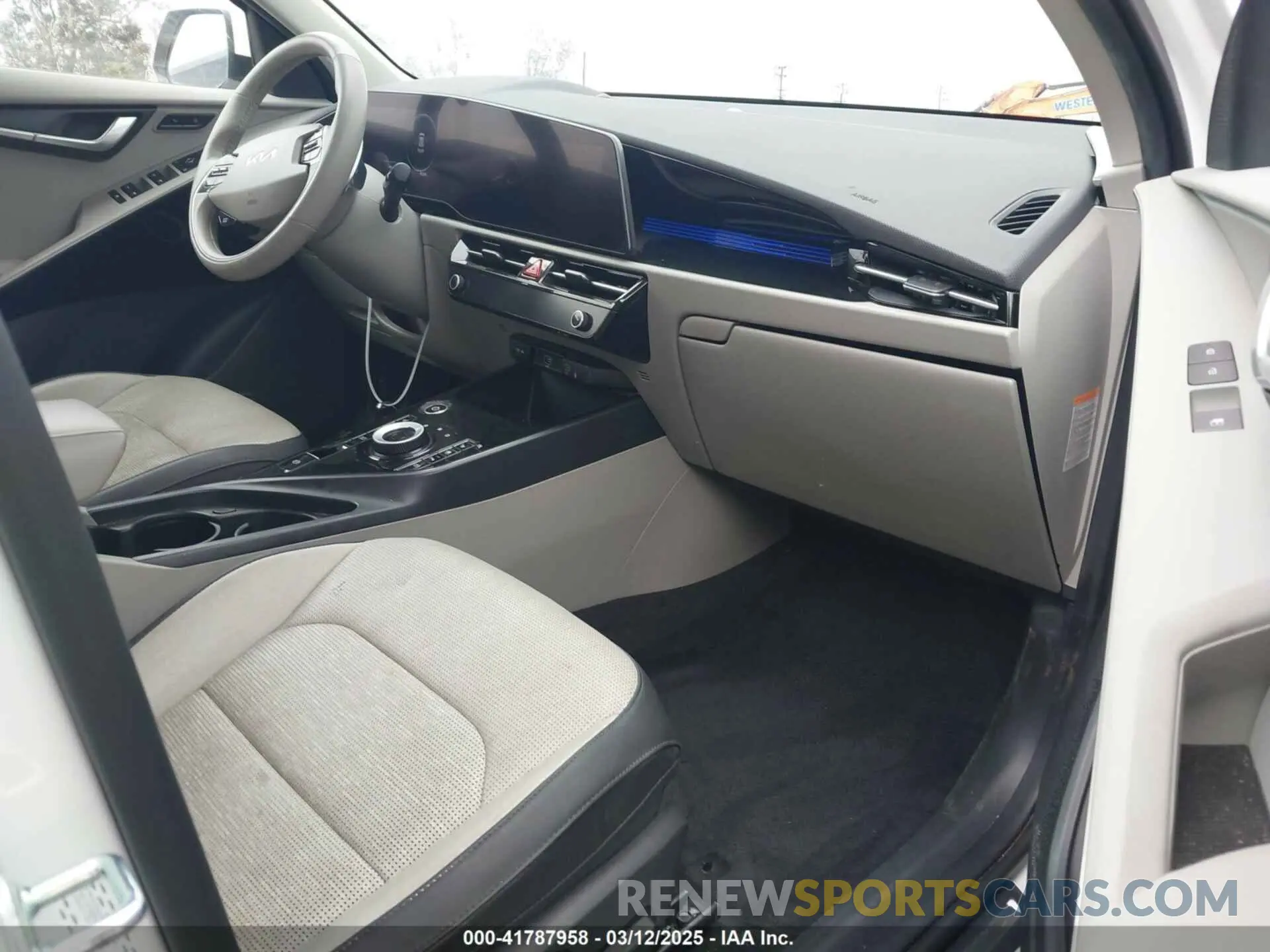 5 Photograph of a damaged car KNDCT3L1XP5068359 KIA NIRO EV 2023
